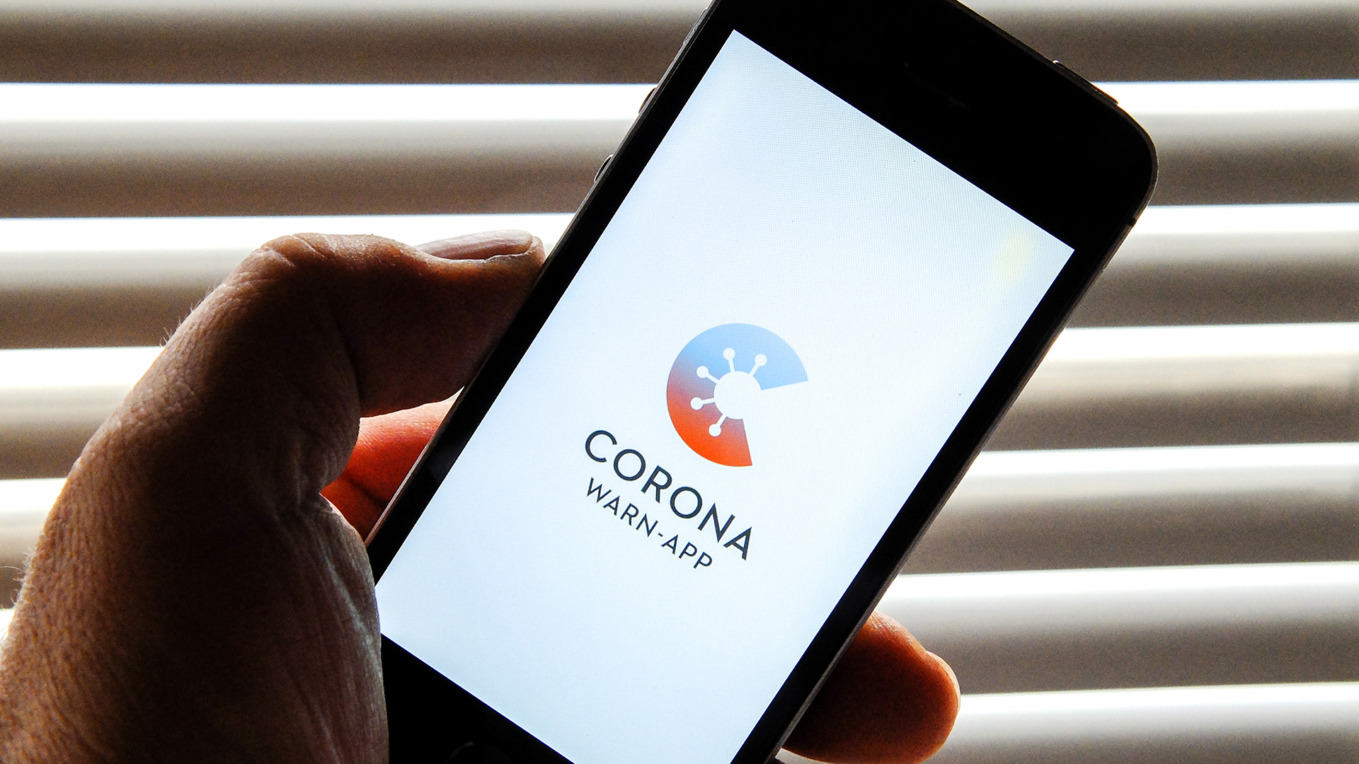 Startschirm einer Corona Warn-App | dpa
