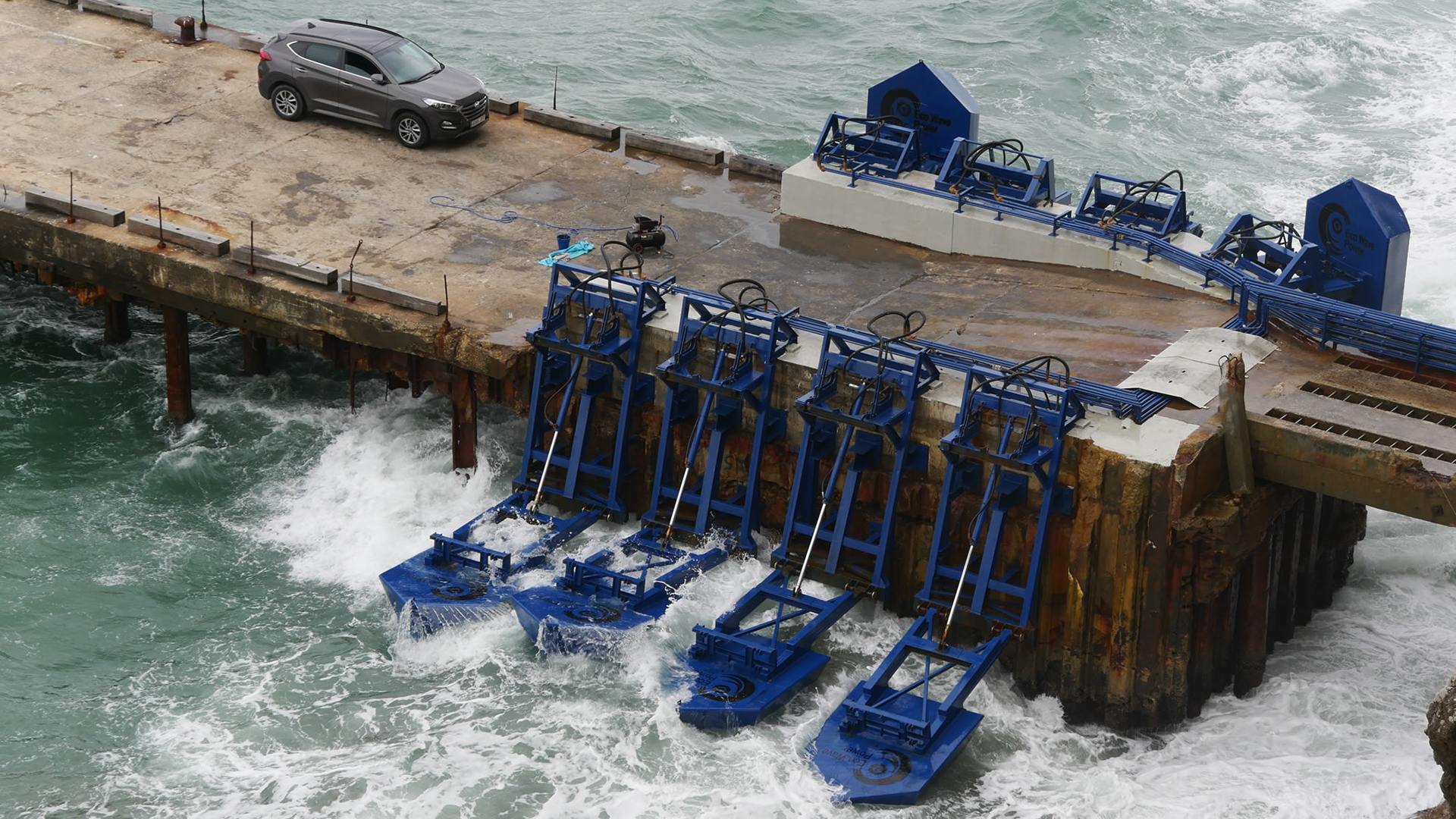 Wave power station in Jaffa: Energy from the harbor wall