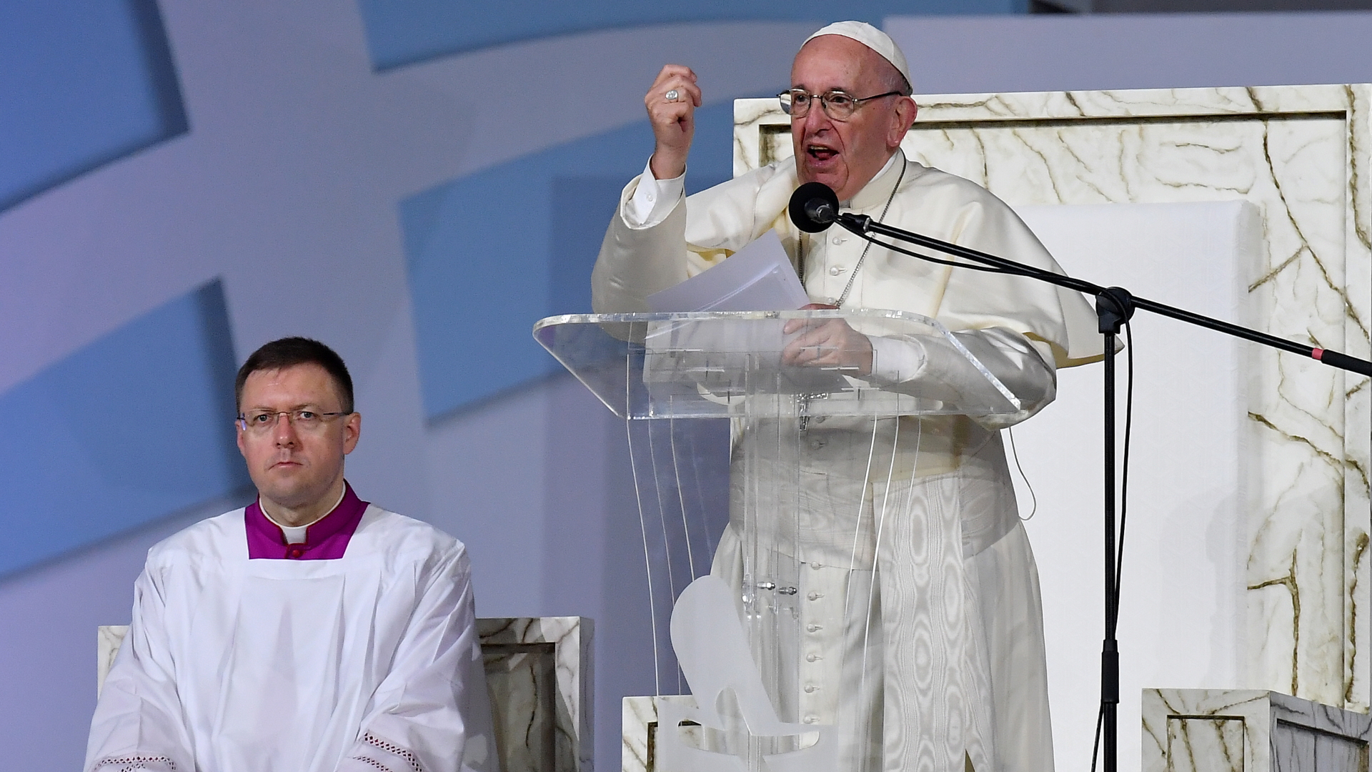 Papst Franziskus spricht bei einer Gebetswache auf dem Weltjugendtag in Panama-Stadt. | Bildquelle: ETTORE FERRARI/EPA-EFE/REX