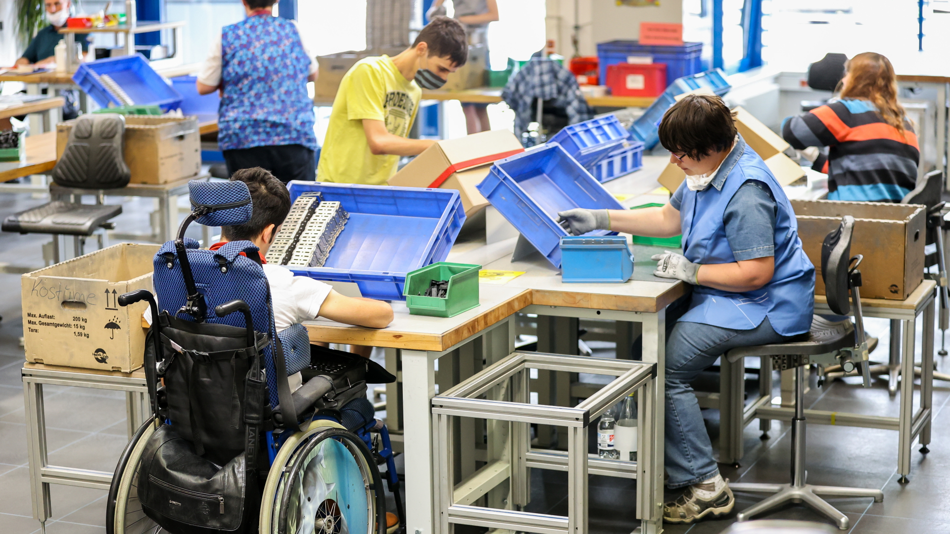 Ein Beispiel für gelebte Inklusion: Die Partner-Werkstätten Chemnitz bilden Menschen mit Behinderungen aus. | dpa