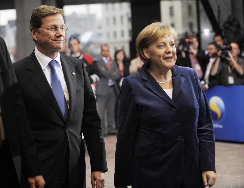 Außenminister Westerwelle und Kanzlerin Merkel beim EU-Gipfel in Brüssel