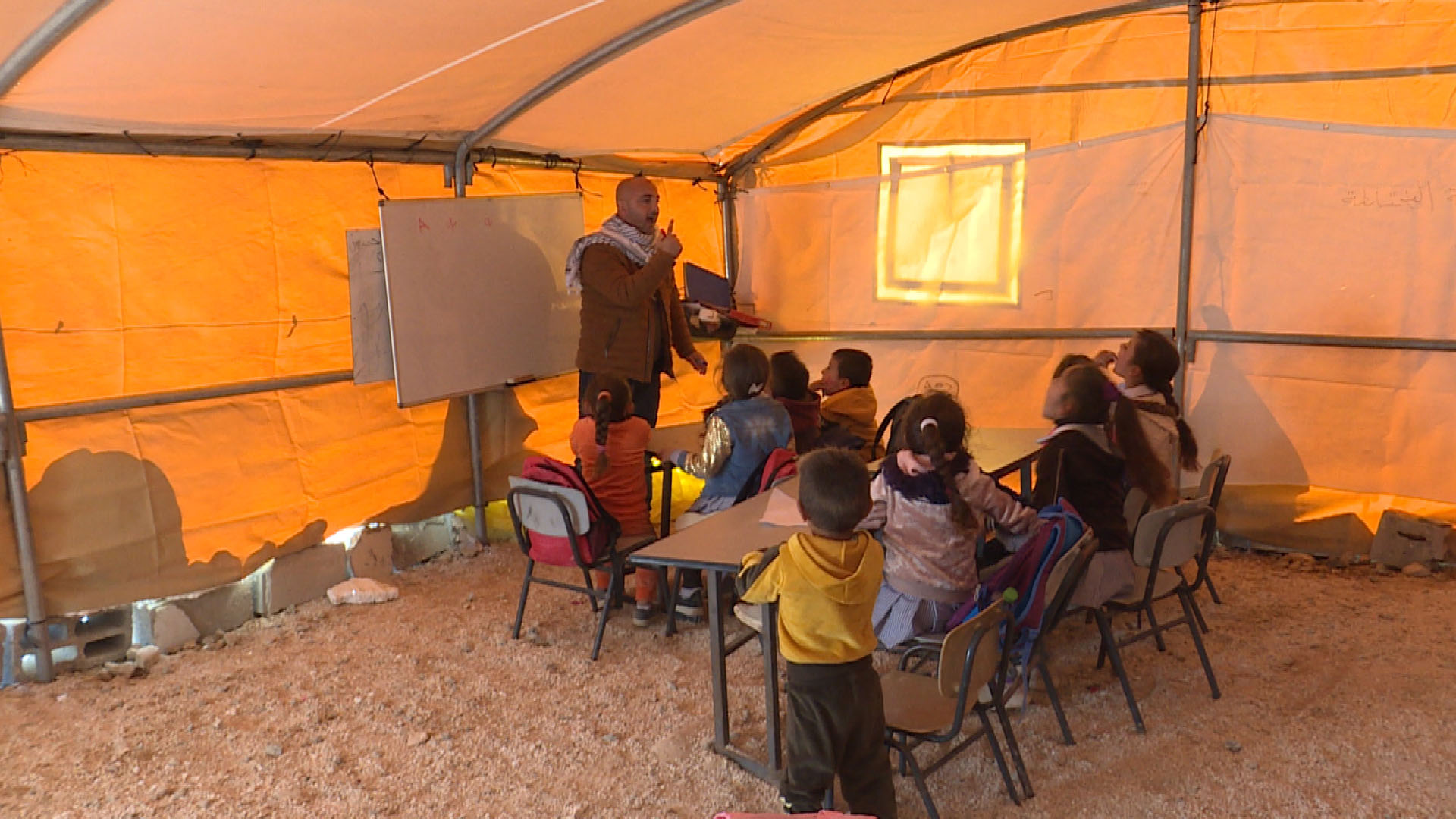 Schüler im Westjordanland werden in einem Zelt unterrichtet | S.v.d.Tann
