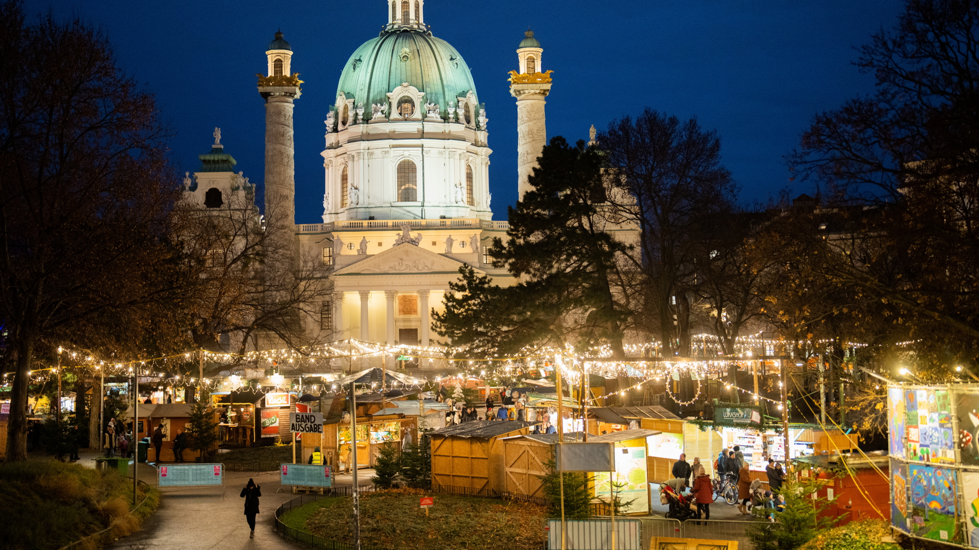 Der Christkindlmarkt am Karlsplatz in Wien. | dpa