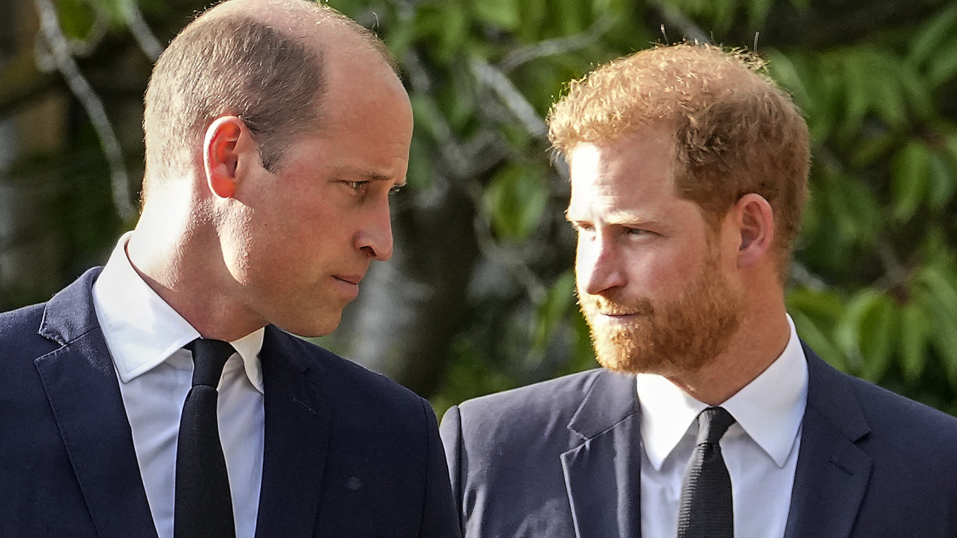 Die Prinzen William und Harry außerhalb von Schloss Windsor (Foto vom 10.09.2022) | AP
