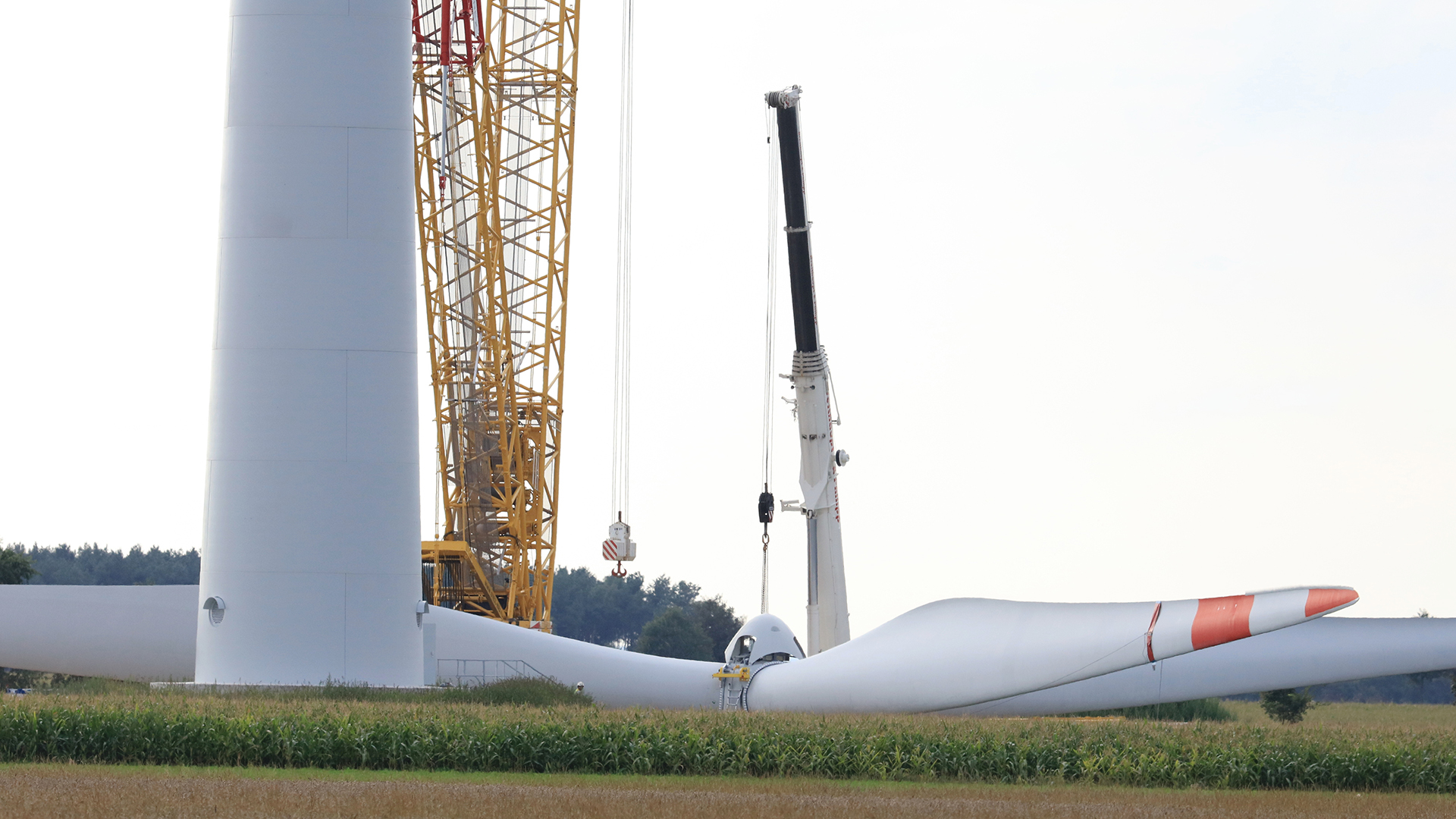Aufbau einer Windkraftanlage bei Chemnitz | picture alliance / ZB