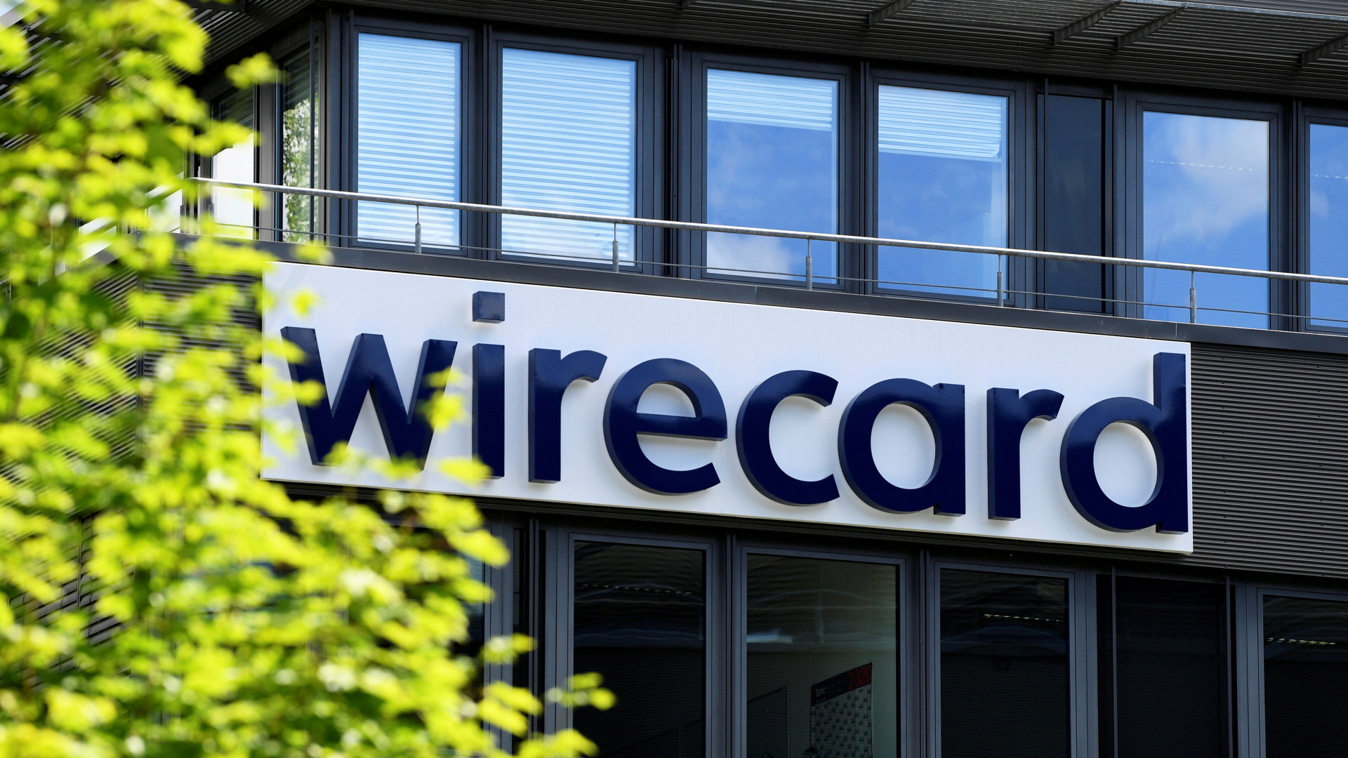 Das Wirecard-Logo am Hauptquartier des Unternehmens in Aschheim. | REUTERS