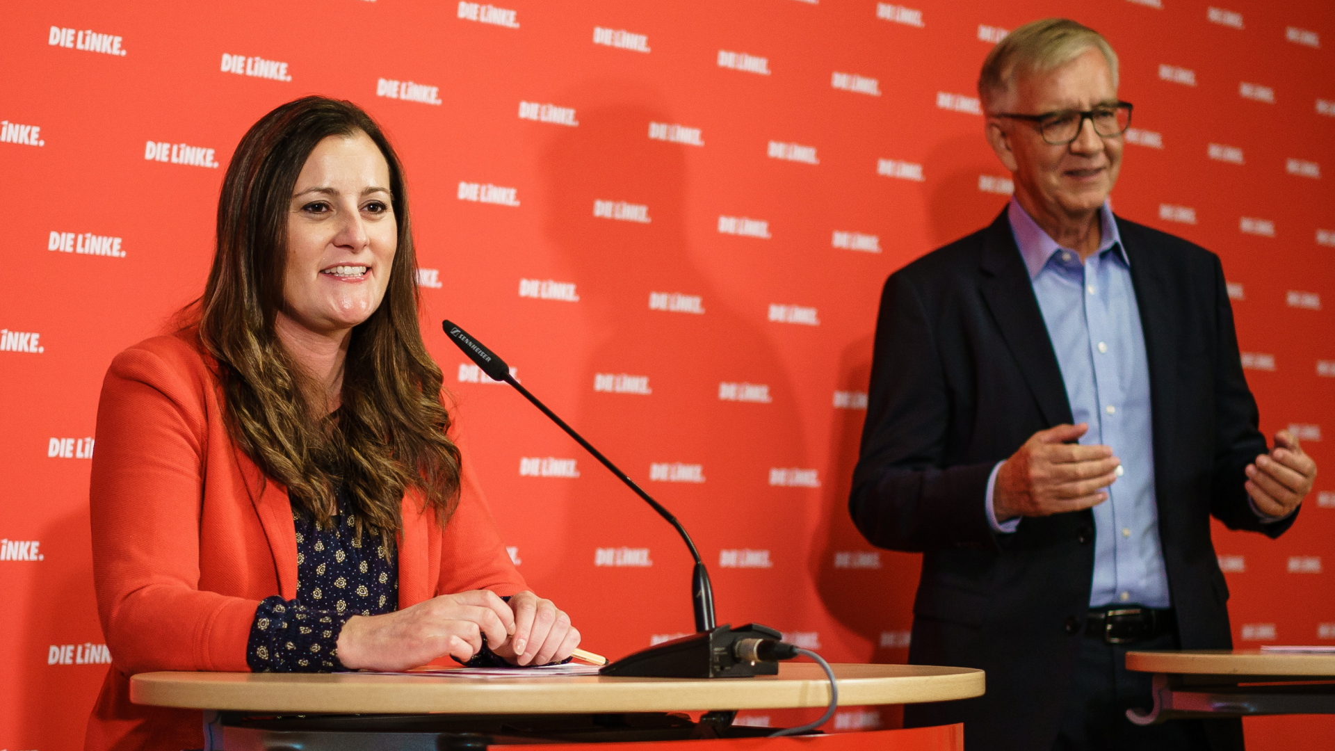 Janine Wissler, Parteivorsitzende der Linken, und Dietmar Bartsch, Linken-Fraktionschef, auf einer Pressekonferenz. | EPA