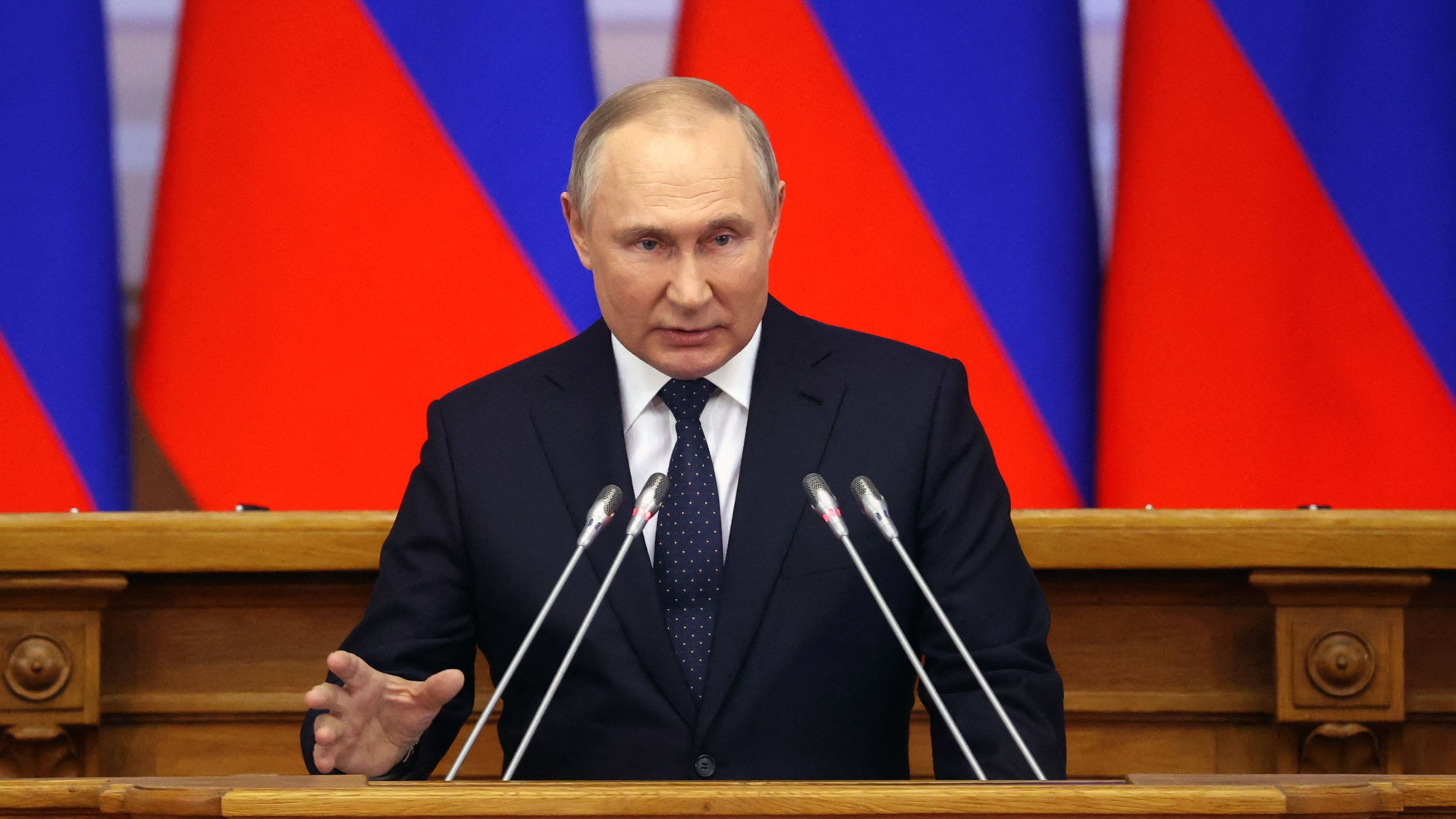Wladimir Putin bei einer Rede in St. Petersburg | AFP