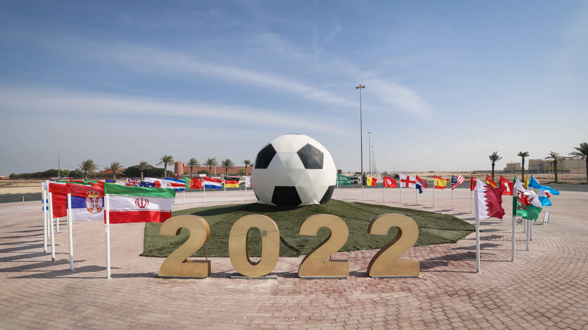 Fußball und Flaggen in Katar | dpa