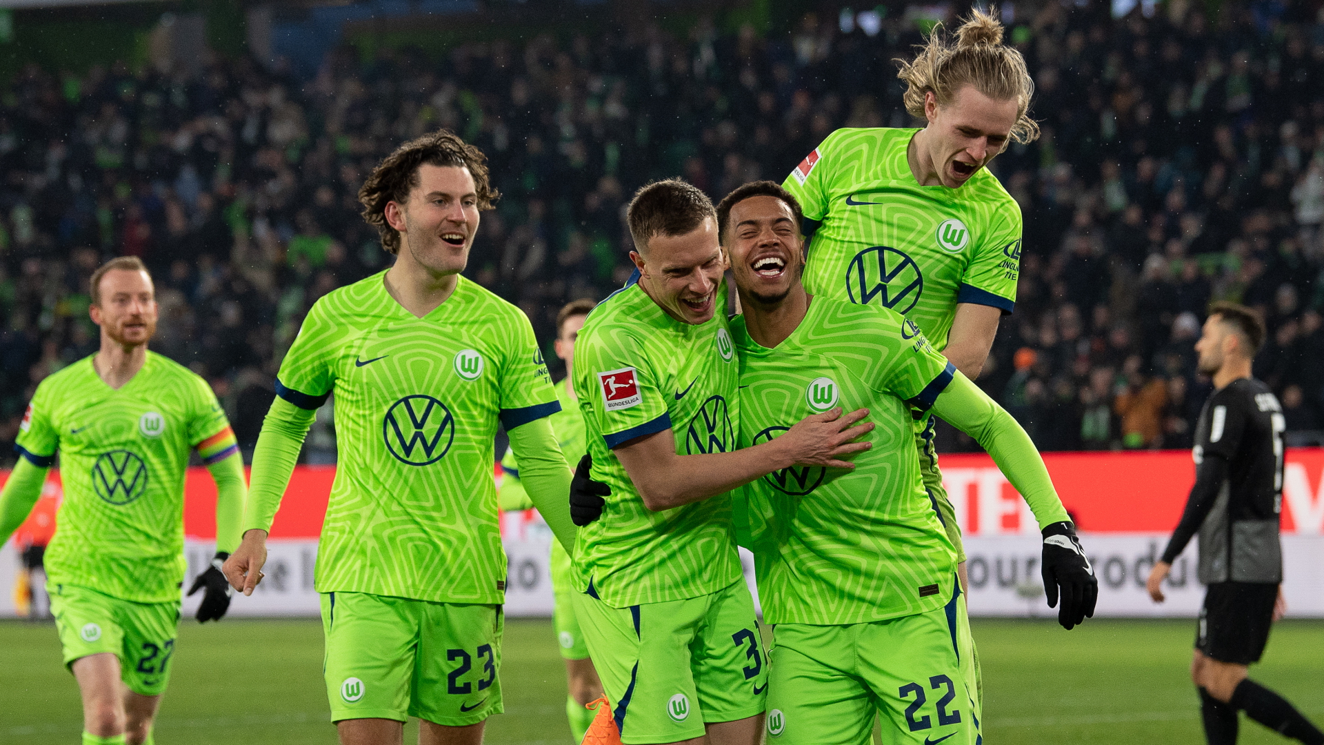 Jubelnde Spieler des VfL Wolfsburg nach einem Tor im Bundesligaspiel gegen den SC Freiburg | dpa