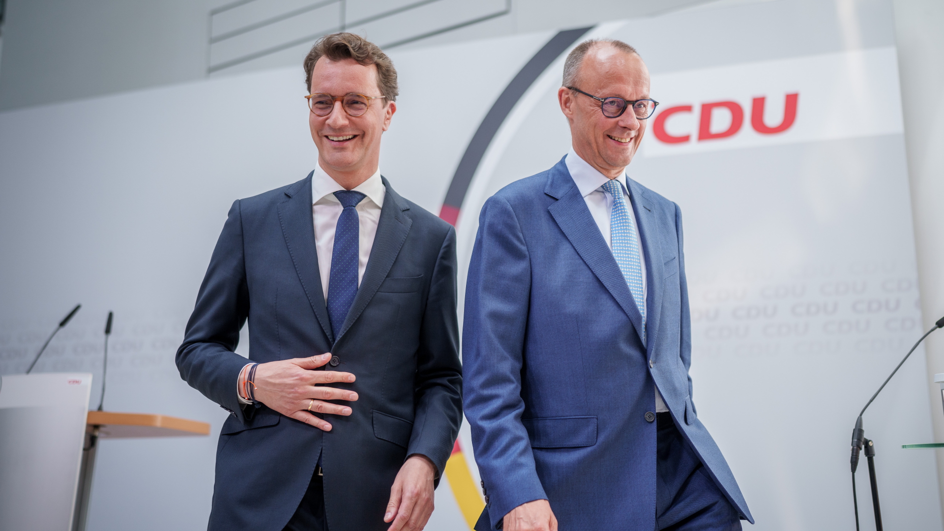 NRW-Ministerpräsident Hendrik Wüst und CDU-Chef Friedrich Merz nach der Sitzung des CDU-Bundesvorstands in der Parteizentrale.