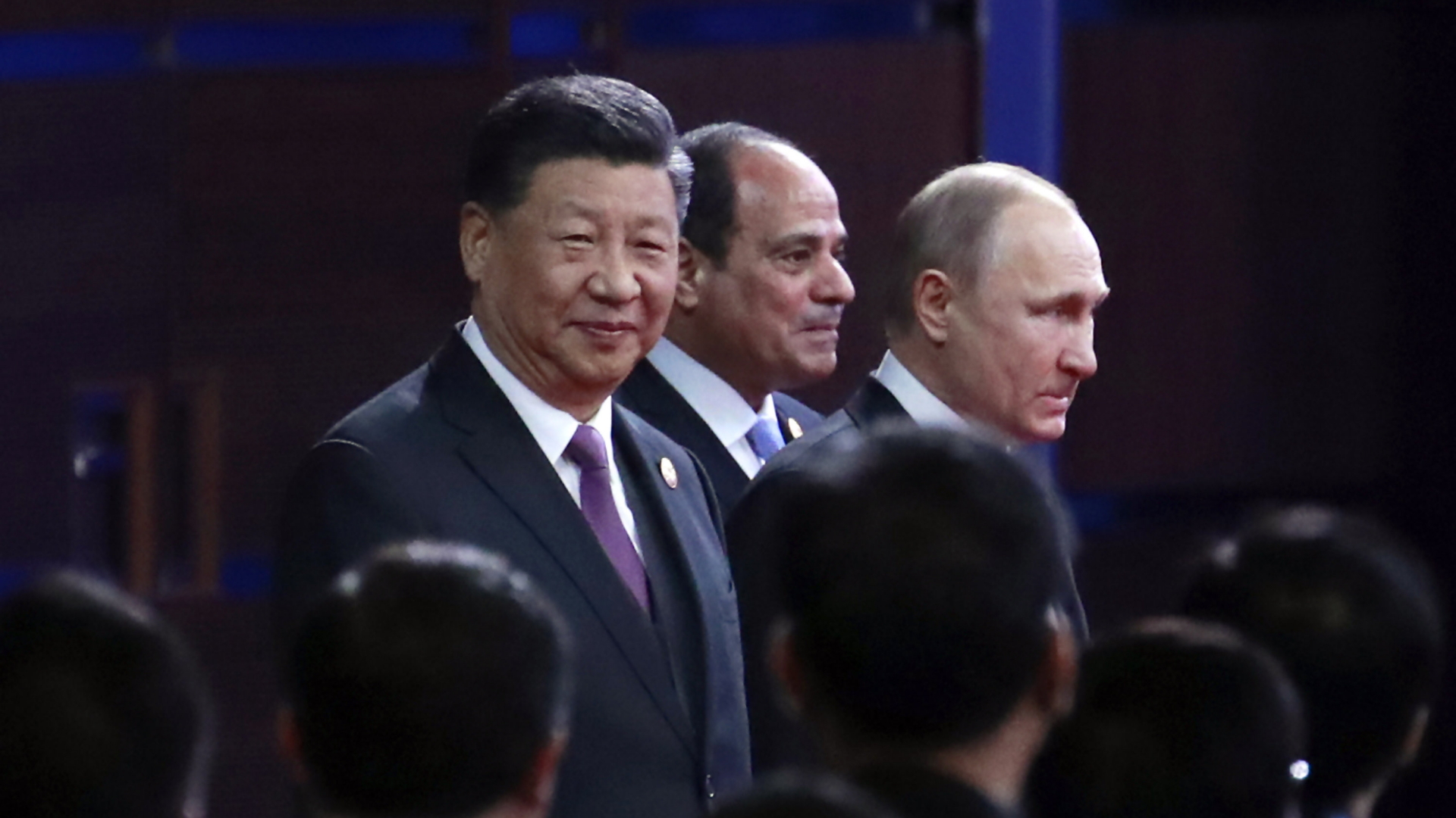 Chinas Staats- und Regierungschef Xi mit Präsident Putin in Peking | dpa