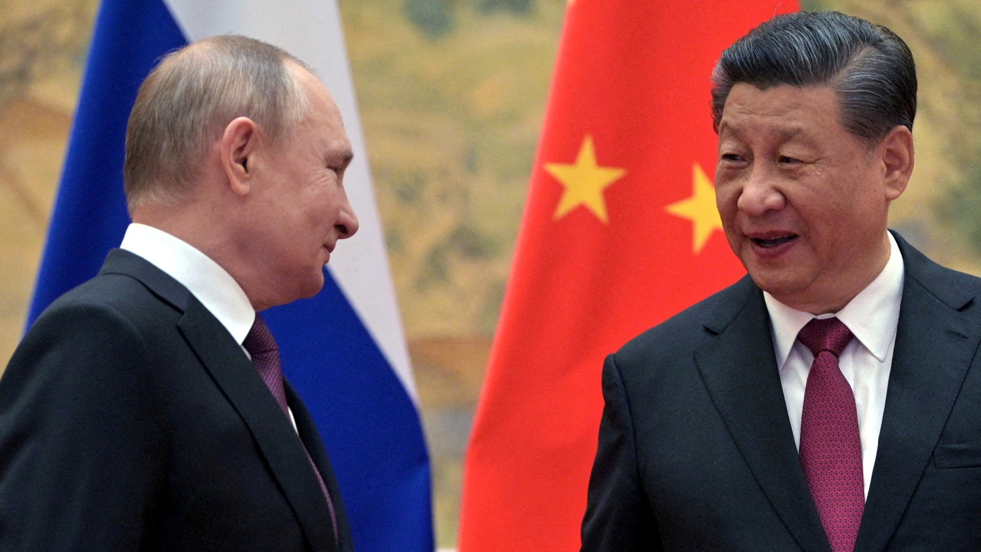Chinas Staats- und Parteichef Xi Jinping bei einem Treffen mit Russlands Präsident Wladimir Putin im Februar 2022 | via REUTERS