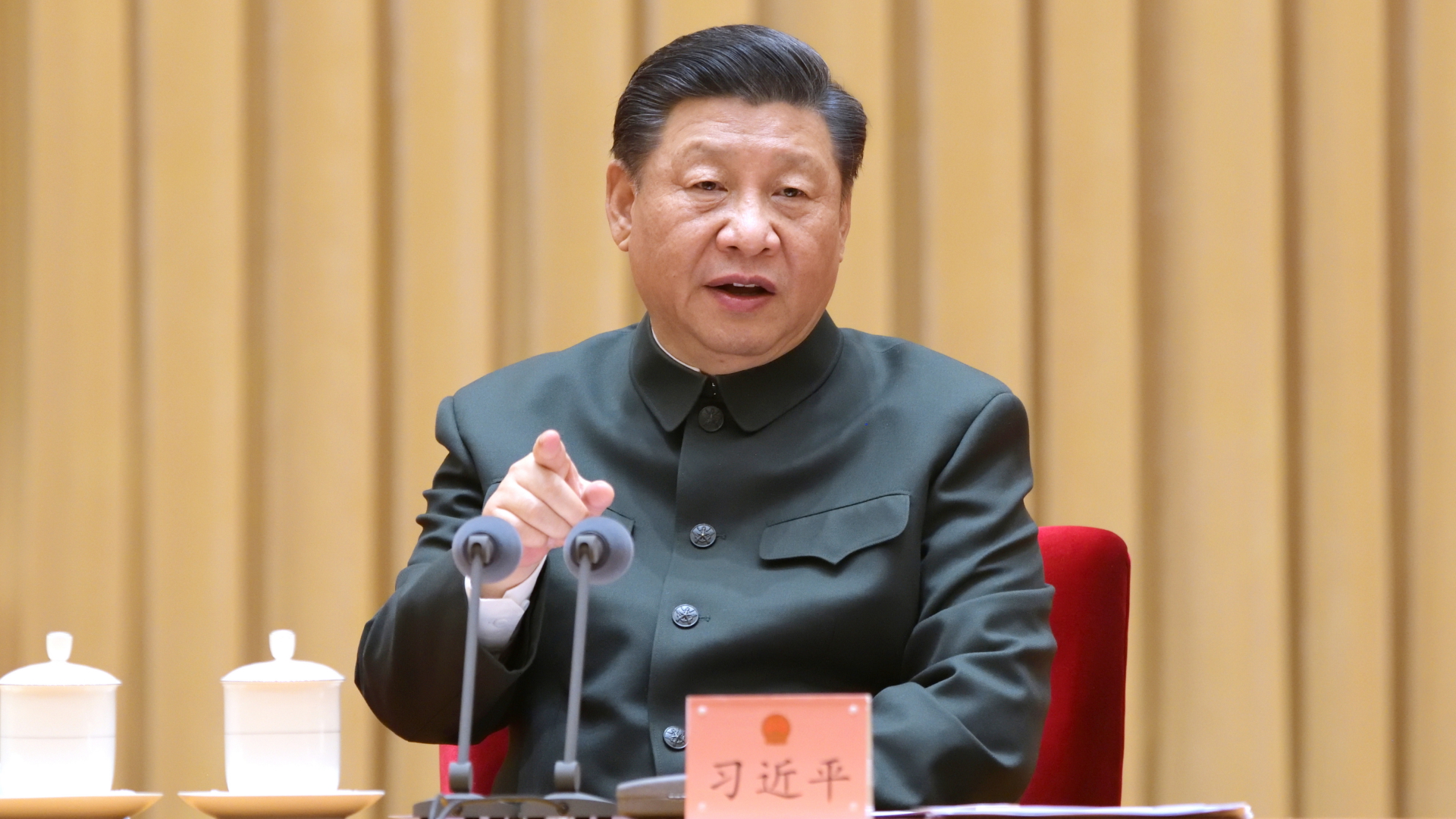 Chinas Staatschef Xi im traditionellen Mao-Anzug | dpa