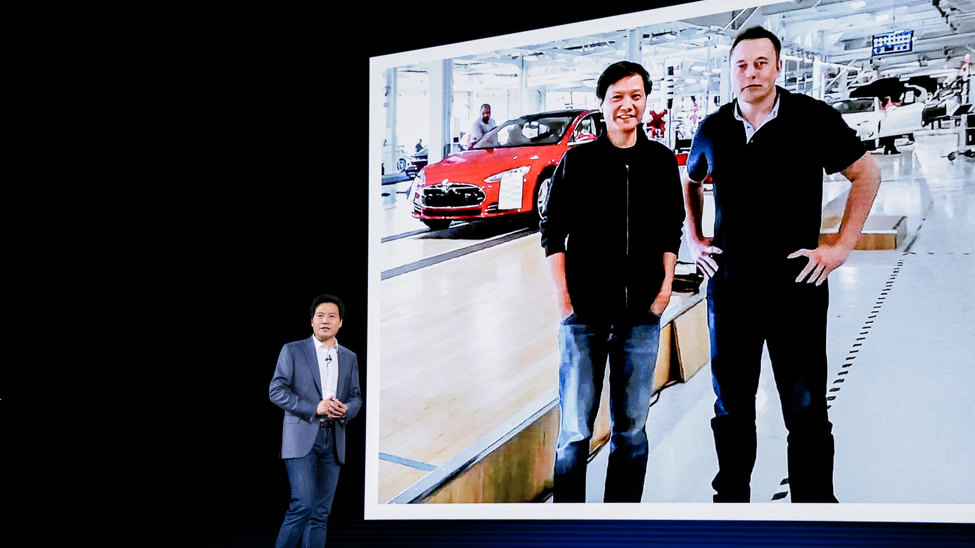 Xiaomi Präsentation, auf dem Hintergrundbild Lei Jun und Elon Musk | 