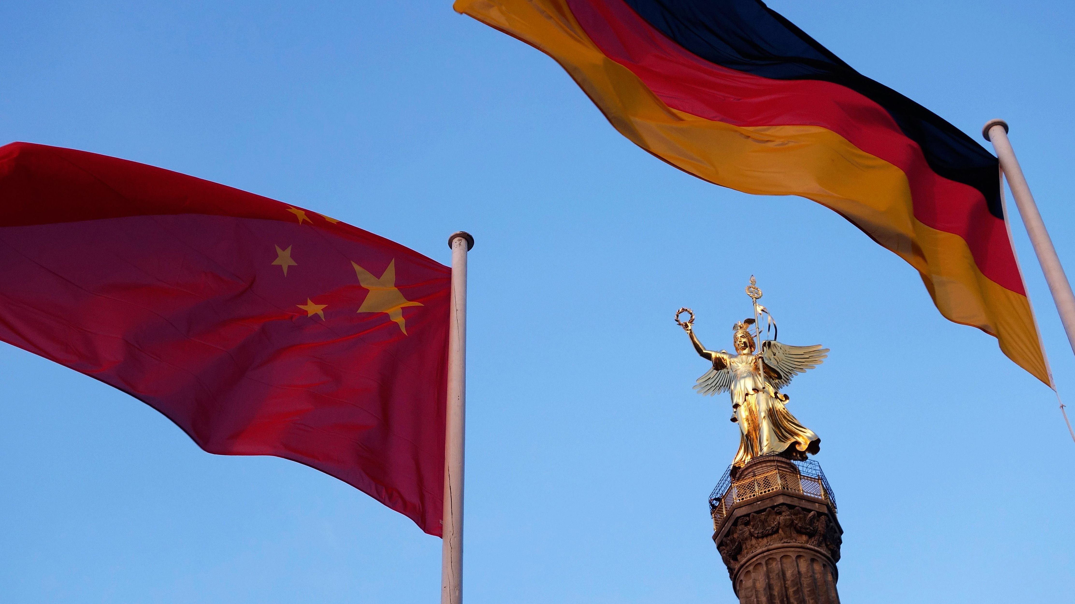 Deutsche und chinesische Flagge in Berlin | AFP