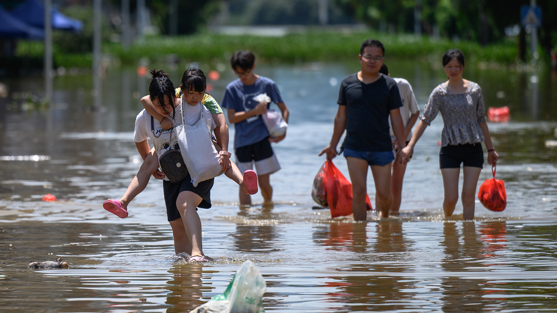 Cuaca ekstrem di Tiongkok: rekor panas dan banjir