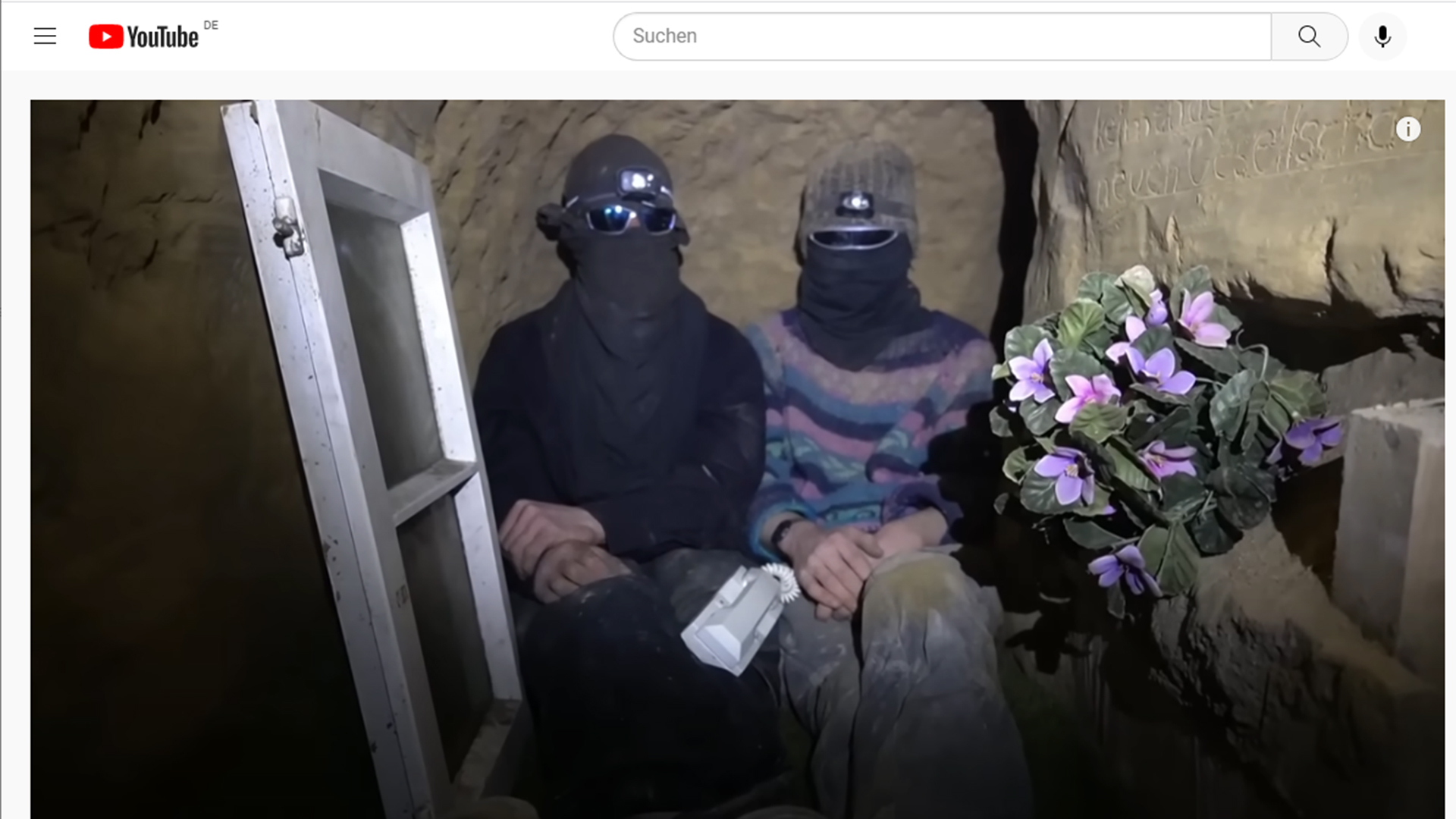 Demonstranten sitzen in einem Tunnel in Lützerath. | YouTube