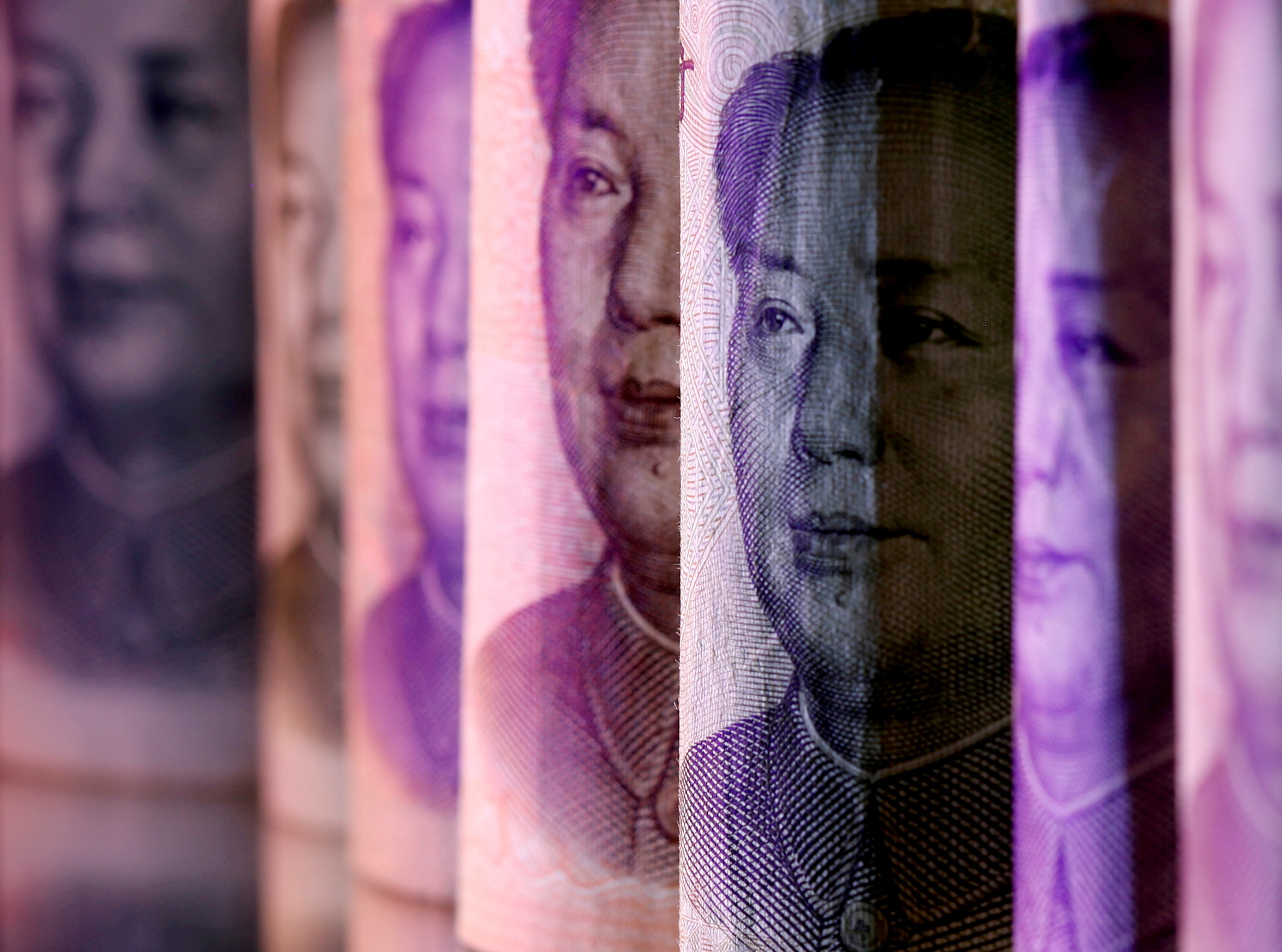 Gerollte Yuan-Banknoten  | REUTERS