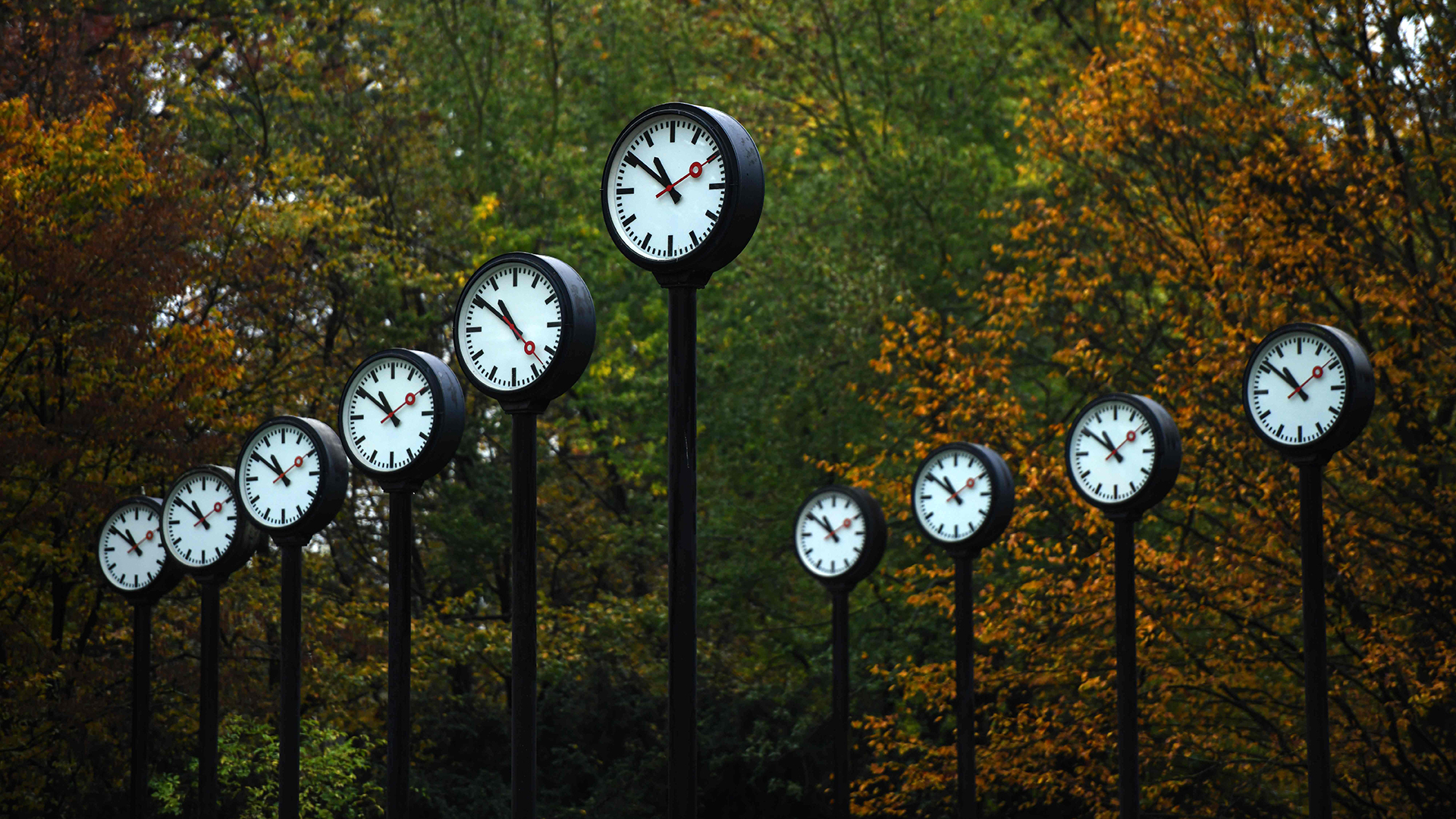 Uhren der Installation Zeitfeld des Künstlers Klaus Rinke | AFP