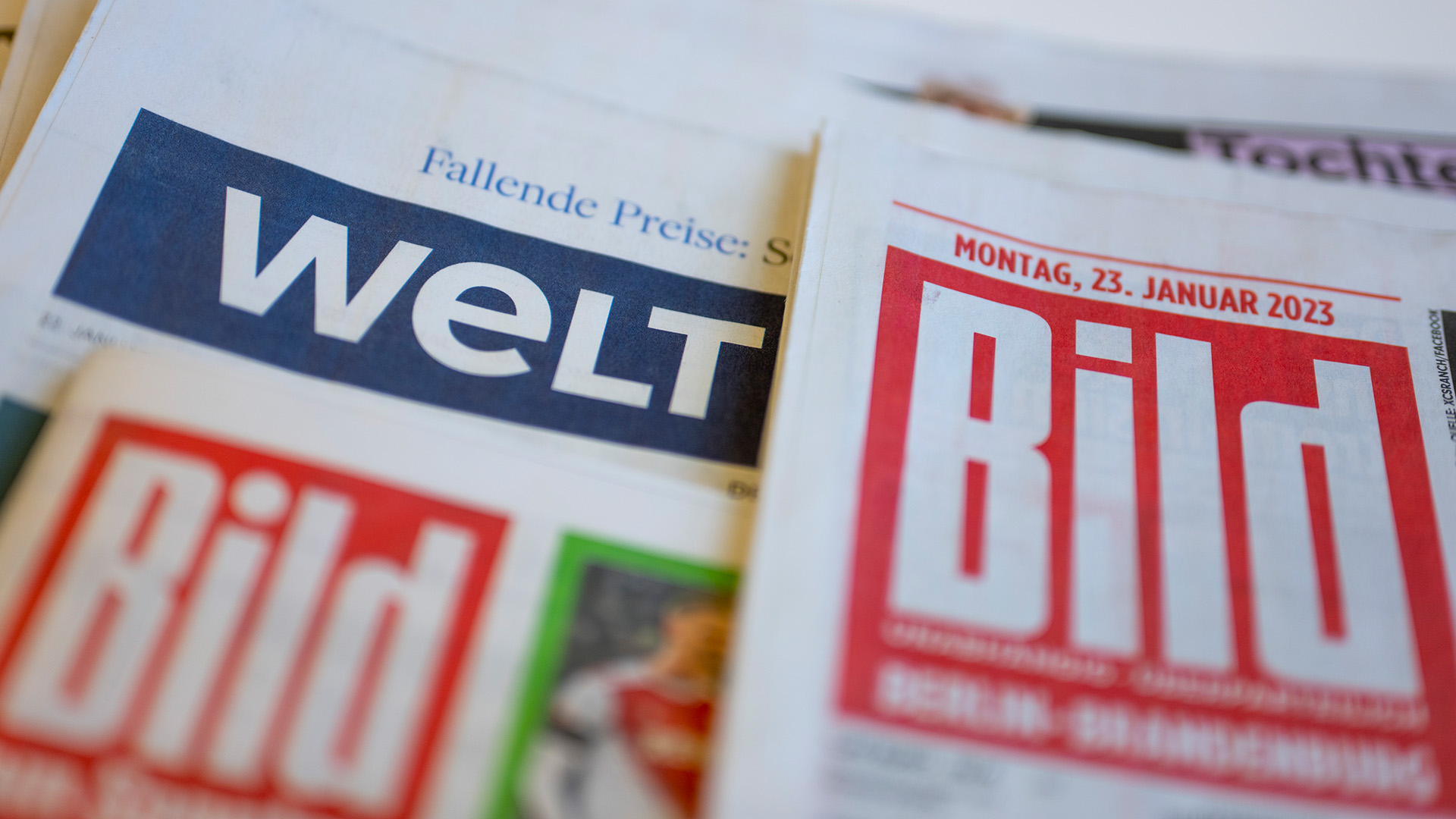 Papierausgaben der Zeitungen "Bild" und "Die Welt am Sonntag"  | picture alliance/dpa
