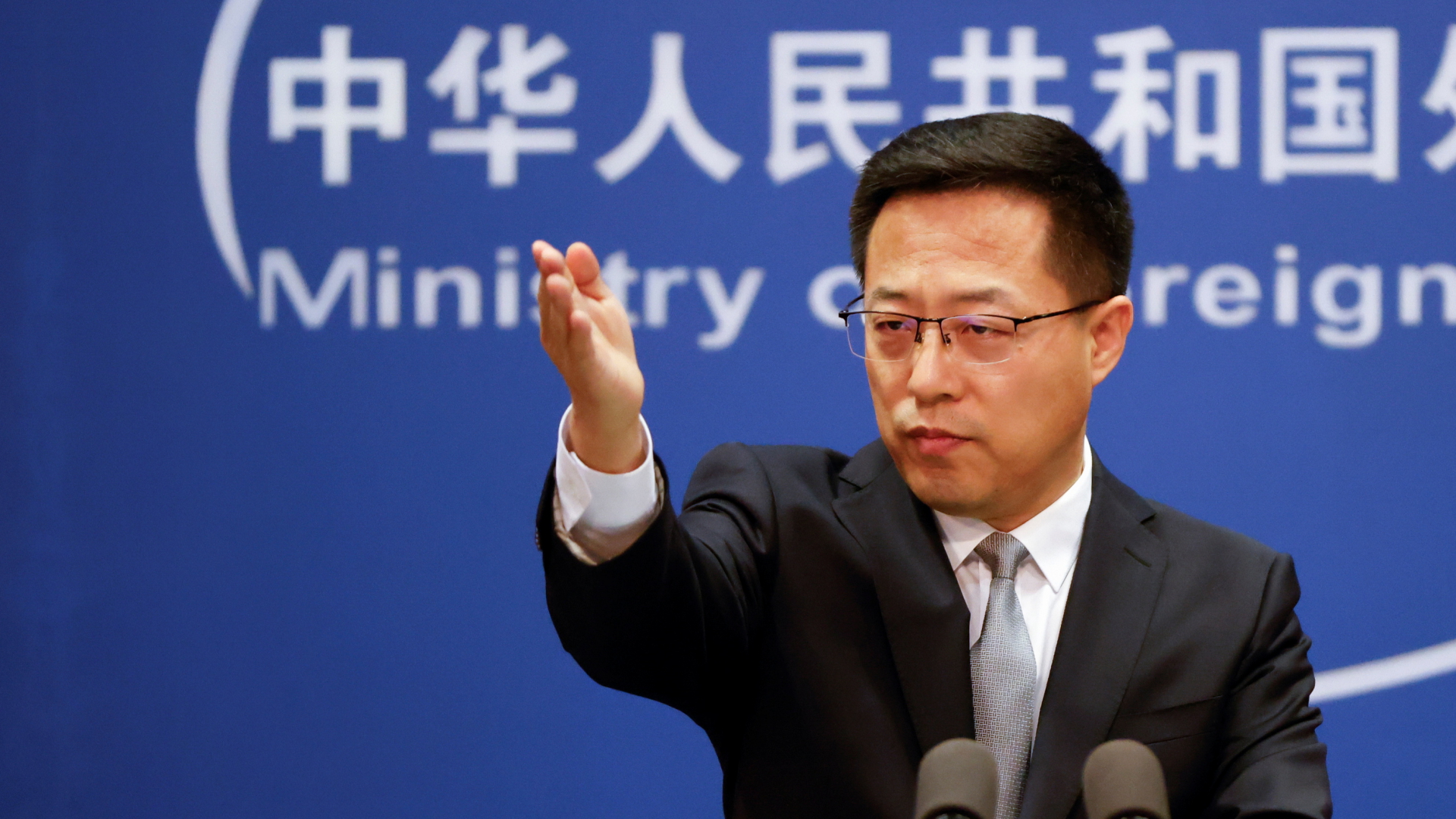 Zhao Lijian, Sprecher der Staats- und Parteiführung, an einem Rednerpult | REUTERS