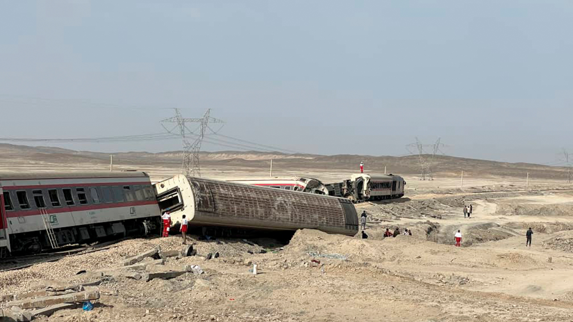 Ontspoorde voertuigen: veel doden bij treinongeluk in Iran