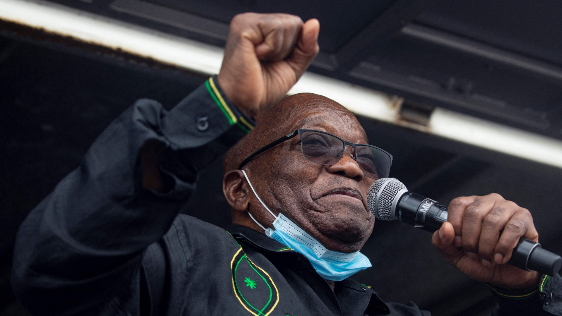 Der ehemalige südafrikanische Präsident Zuma bei einer Rede vor seiner Residenz (Archivbild). | AFP