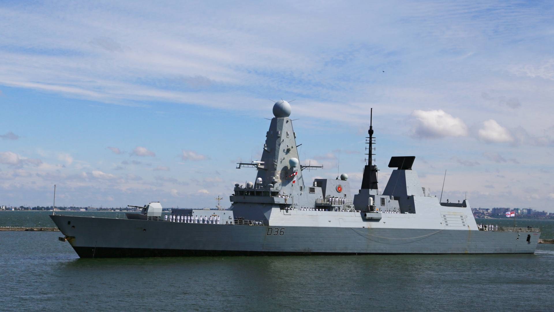 Die "HMS Defender" der Royal Navy fährt in den ukrainischen Hafen Odessa ein. | REUTERS