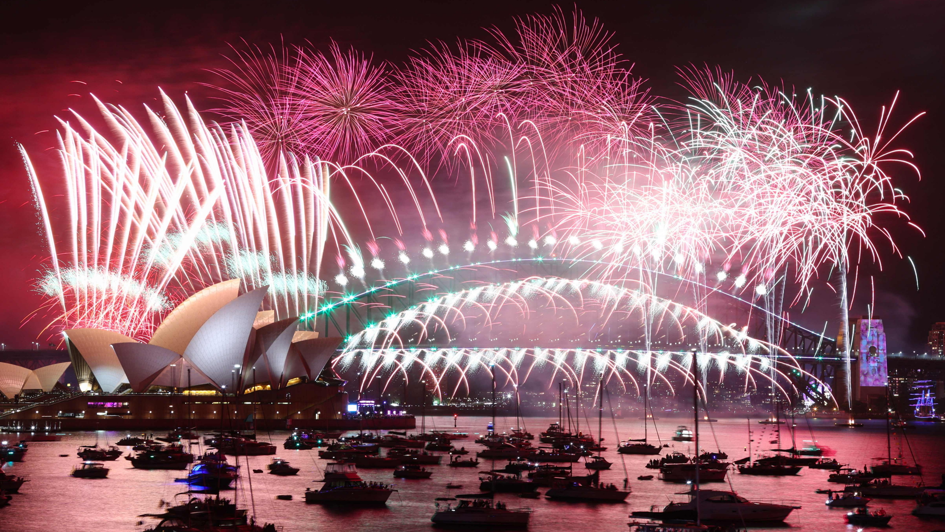 Mit einem farbgewaltigen Riesenfeuerwerk begrüßte die australische Metropole Sydney das Jahr 2023. | AFP