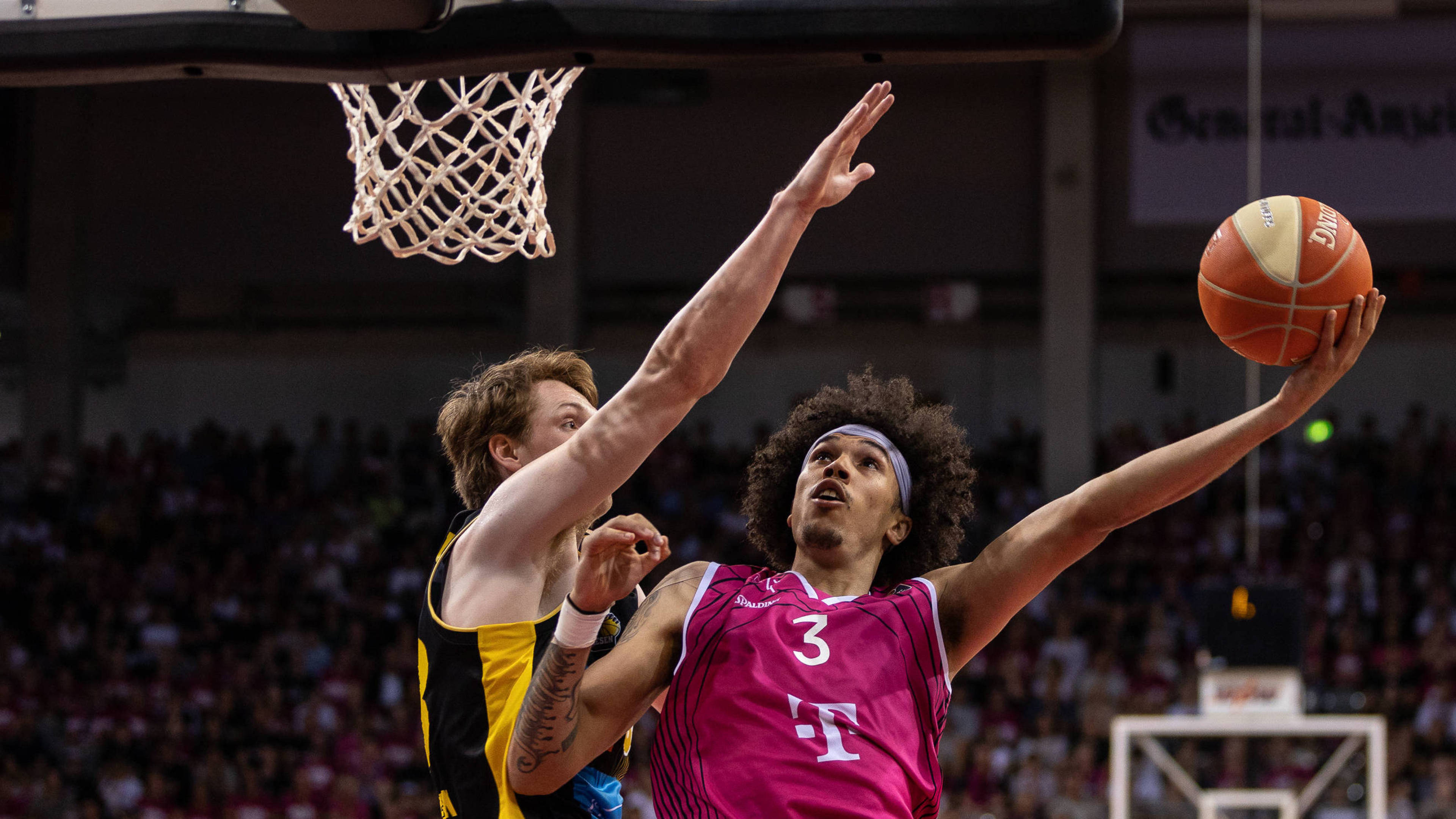 Spieler von den Baskets Bonn nach dem Sieg gegen Hapoel Jerusalem