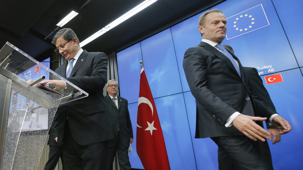 Der türkische Ministerpräsident Davutoglu auf der gemeinsamen Pressekonferenz mit EU-Ratspräsident Tusk