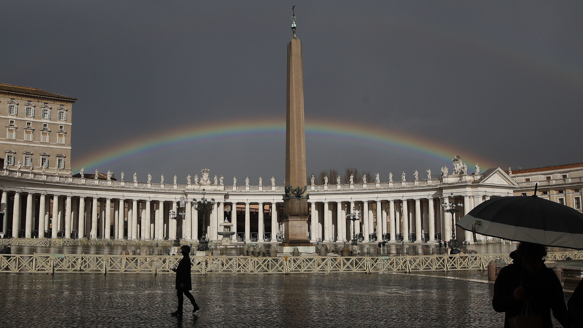 Ein Regebogen über dem Vatikan