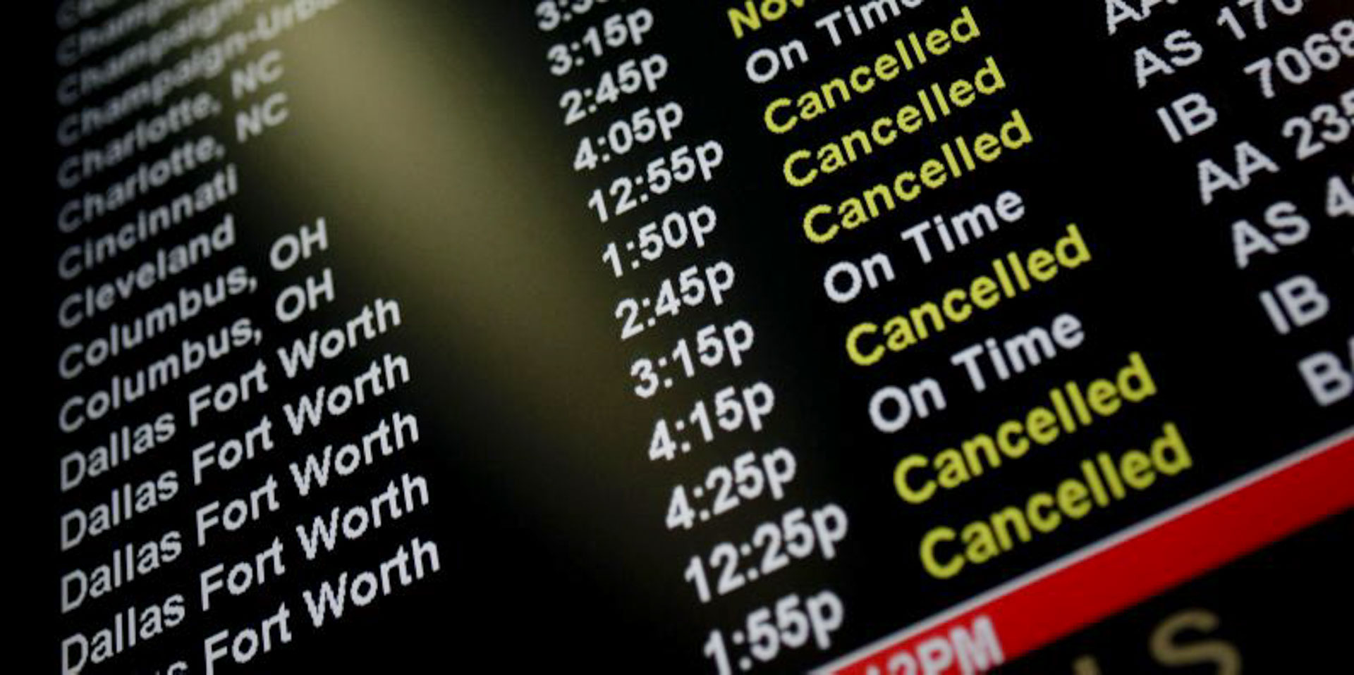 Flugausfälle und Verspätungen - hier im April, nachdem American Airlines seine MD80-Flotte warten lassen musste - haben sich in den USA un den vergangenen Jahren gehäuft. | AP