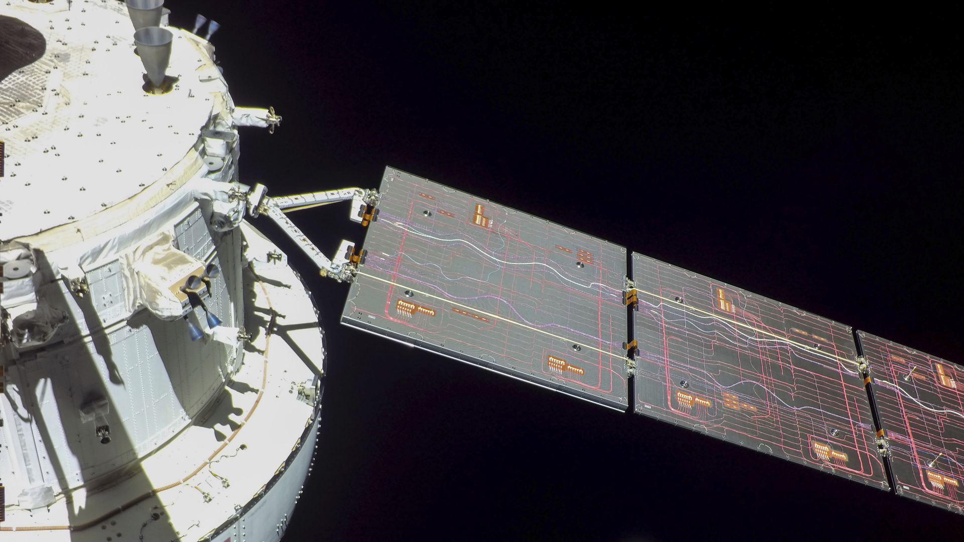 Die Kapsel "Orion" der NASA-Mission "Artemis 1" am neunten Tag nach dem Start ins All. | Uncredited/NASA via AP/dpa