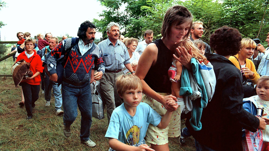 DDR-Flüchtlinge mit ihren Kindern 1989 | dpa