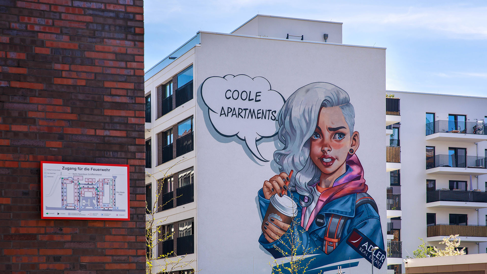 Grafitti mit einer Sprechblase "Coole Appartments" als Werbung der Immobilienfirma Adler. | imago images/Achille Abboud