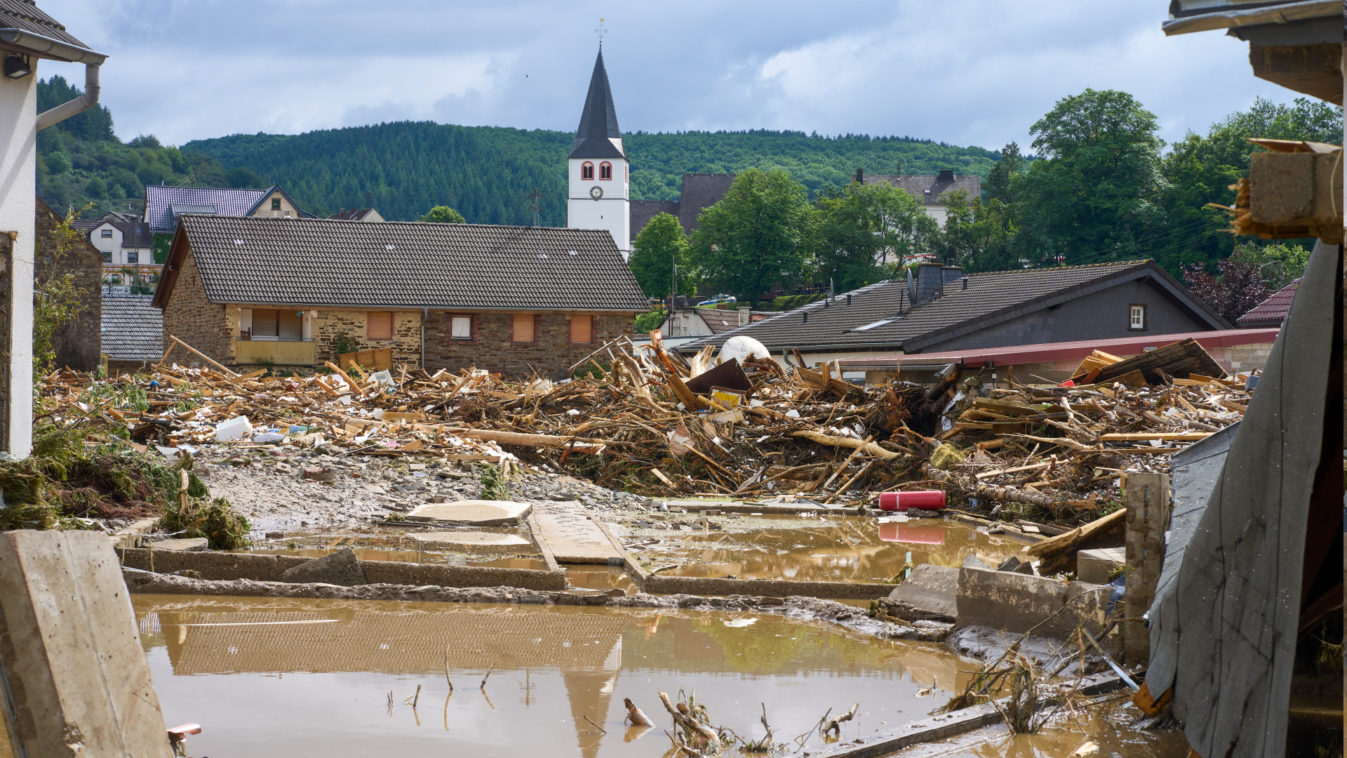 Dorf Schuld am Tag nach dem Unwetter und Hochwasser im Sommer 2021.  | dpa