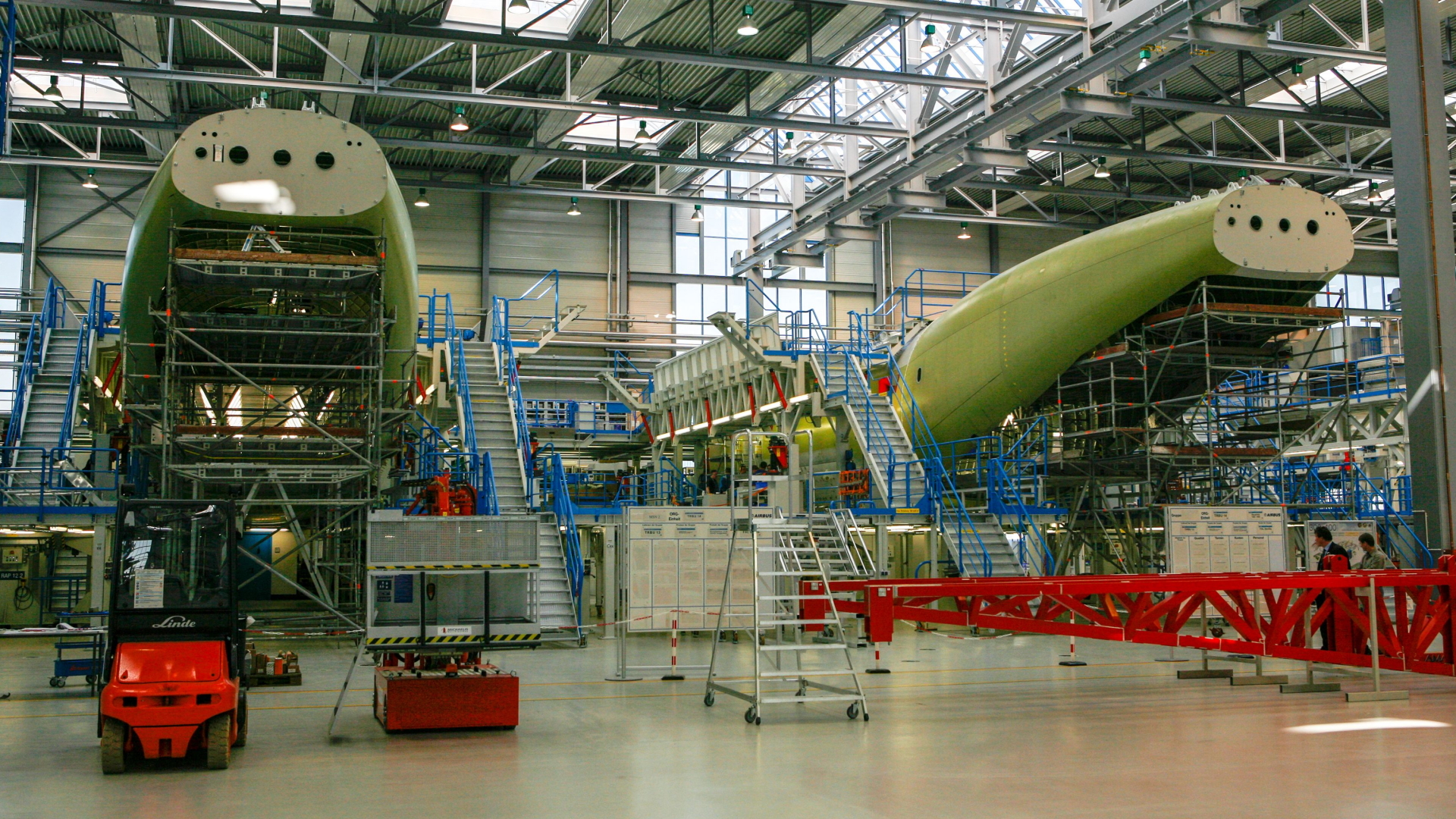 Im Airbus-Werk in Bremen wird der Rumpf für das Transportflugzeug A400M gebaut. | STRINGER/EPA-EFE/REX/Shutterstoc