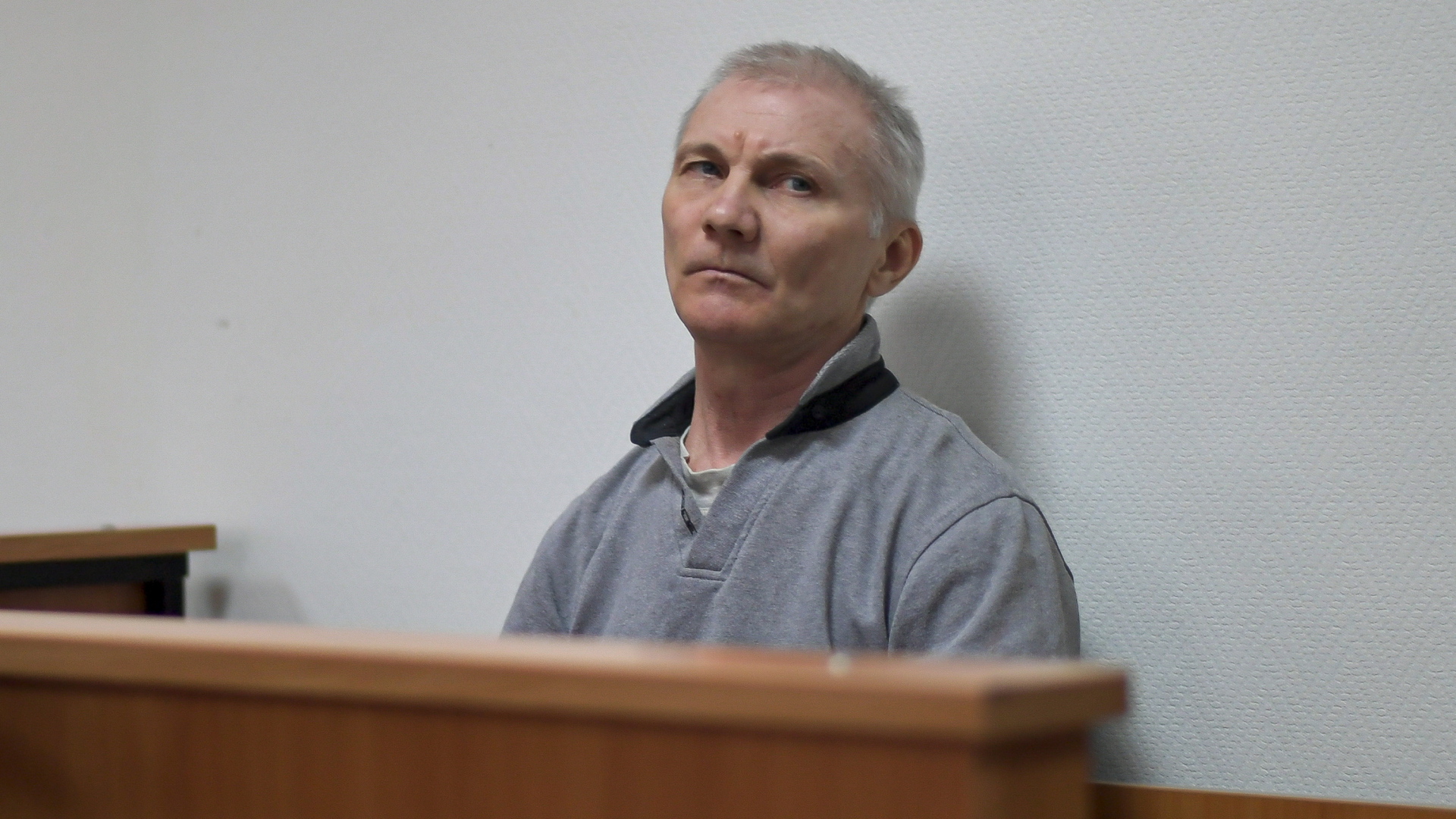 Alexej Moskaljow sitzt in einem Gerichtssaal. | AP