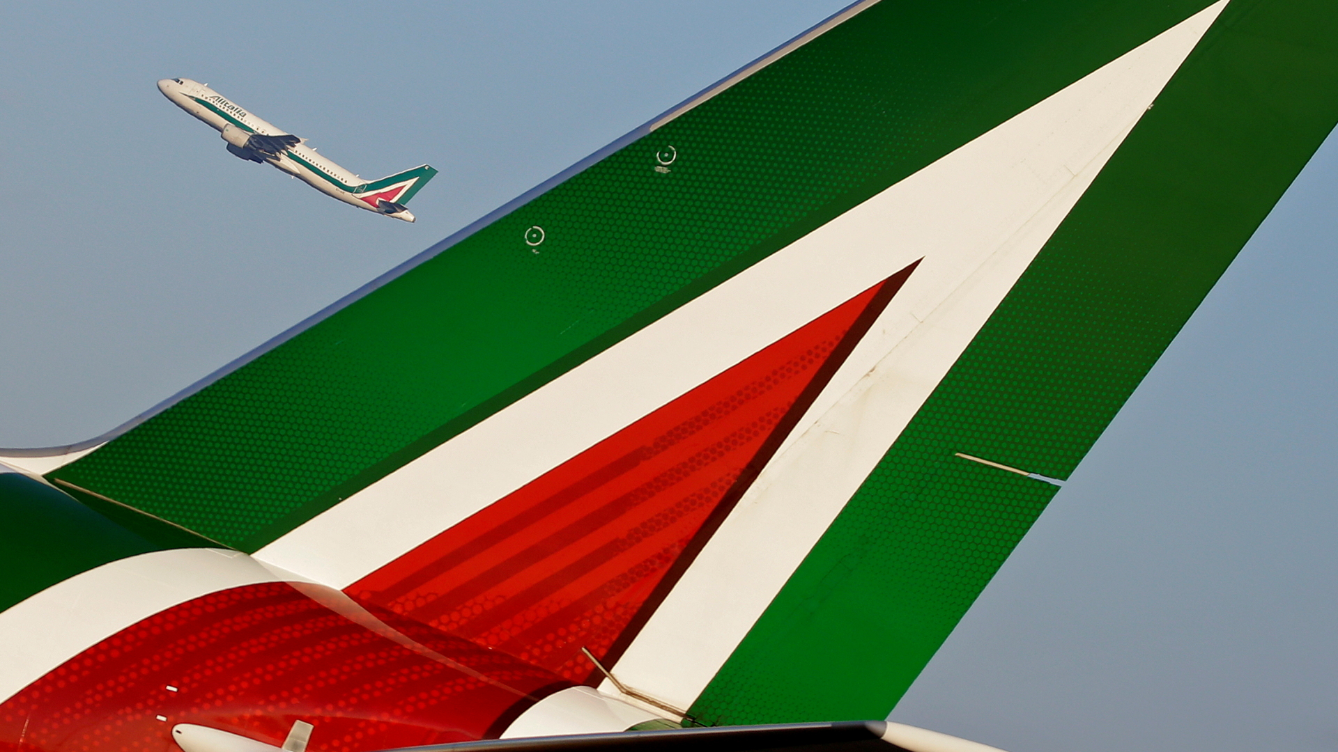 Maschinen der italienischen Fluggesellschaft Alitalia | REUTERS