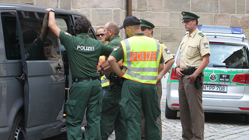 Ermittler der Polizei nach dem Bombenanschlag in Ansbach