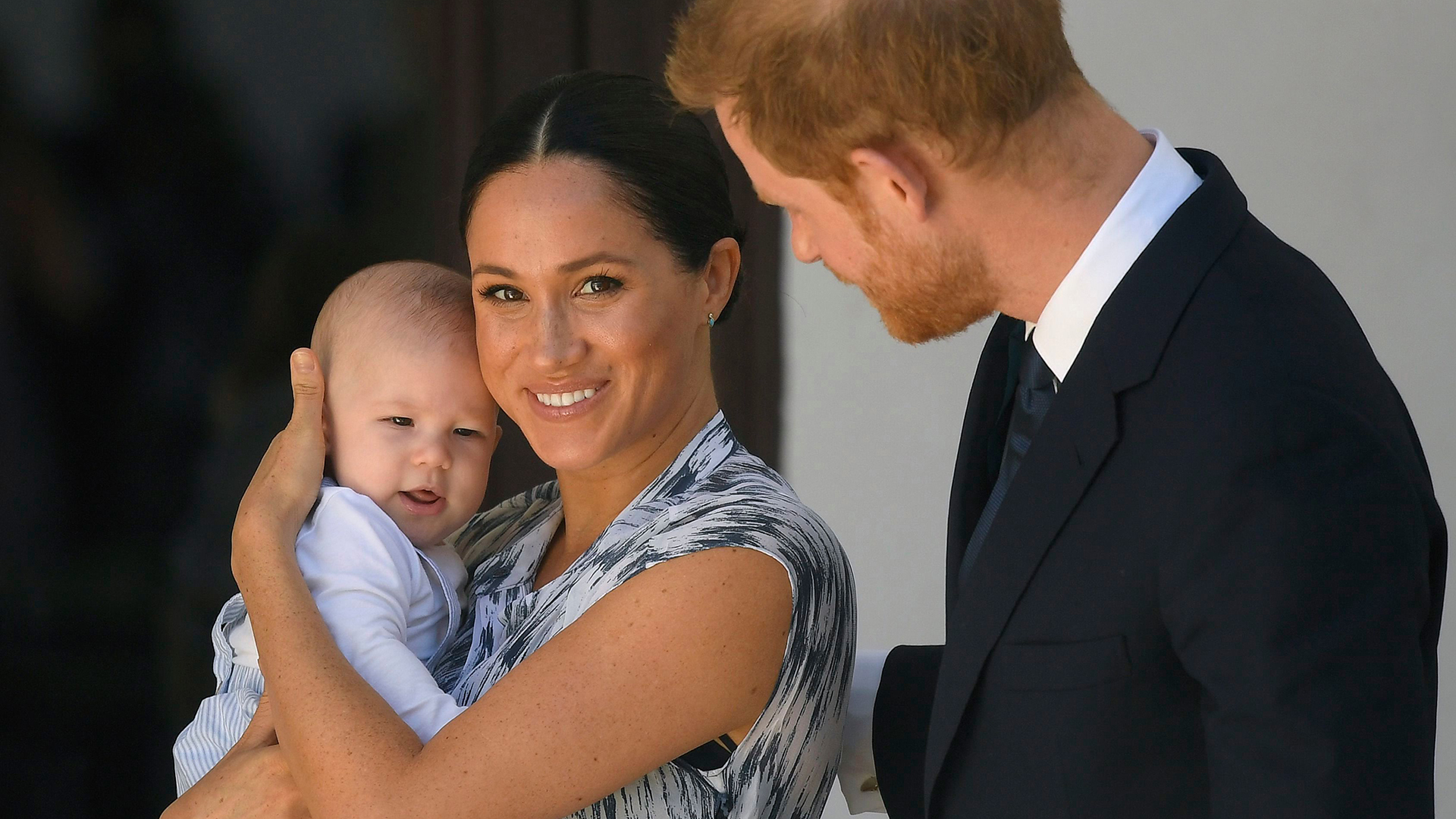 Prinz Harry und Herzogin Meghan mit ihrem Sohn Archie | TOBY MELVILLE/POOL/EPA-EFE/REX