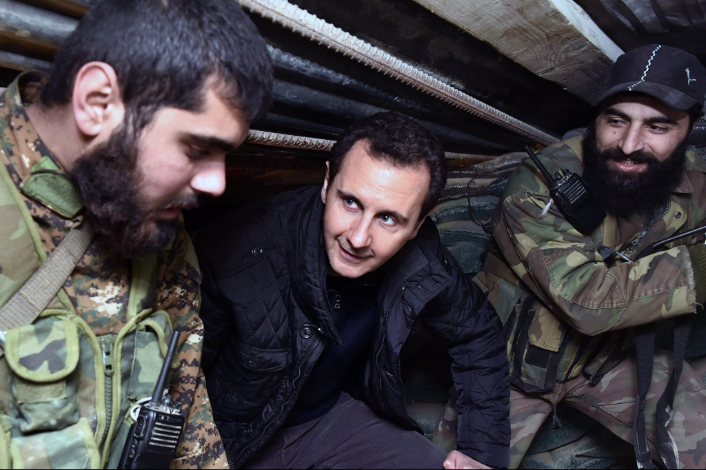 Syriens Präsident Assad bei einem Frontbesuch bei Damaskus | AP