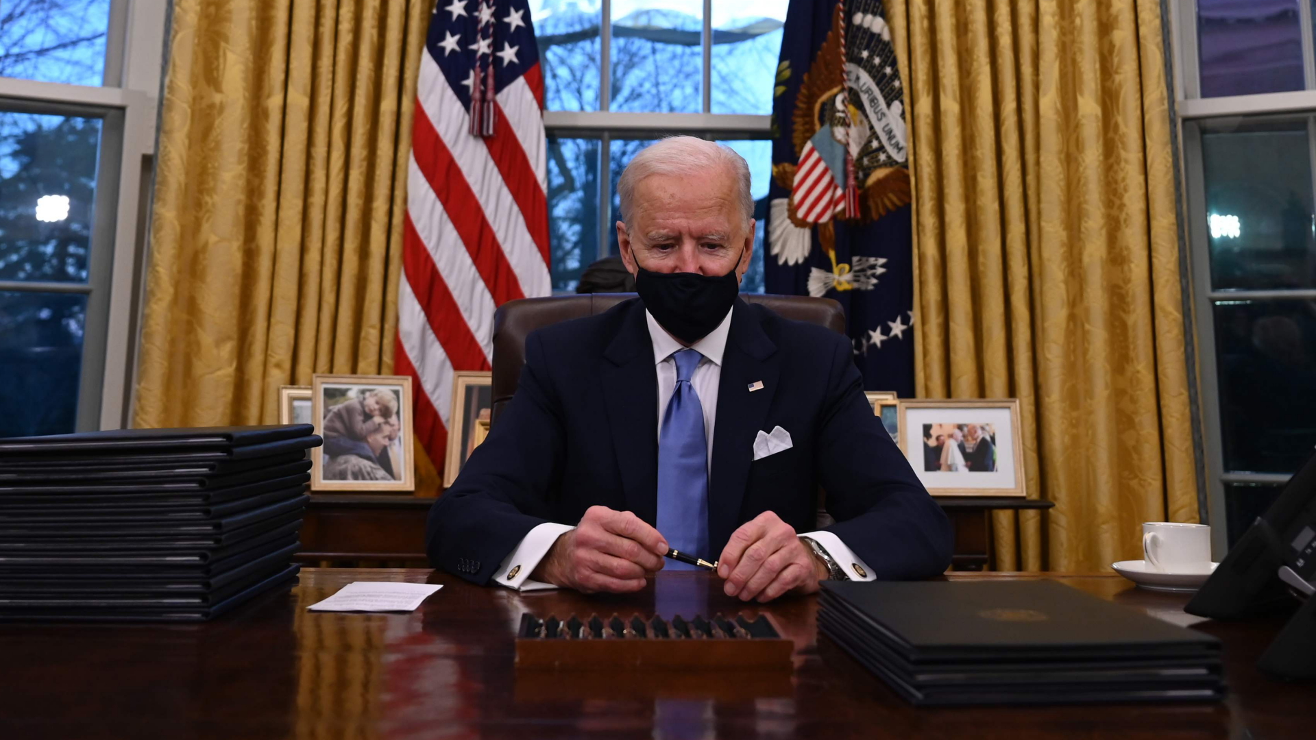 US-Präsident Biden kurz nach der Unterzeichung eines Dekrets zum Wiedereintritt der USA ins Klimaschutzabkommen von Paris | AFP