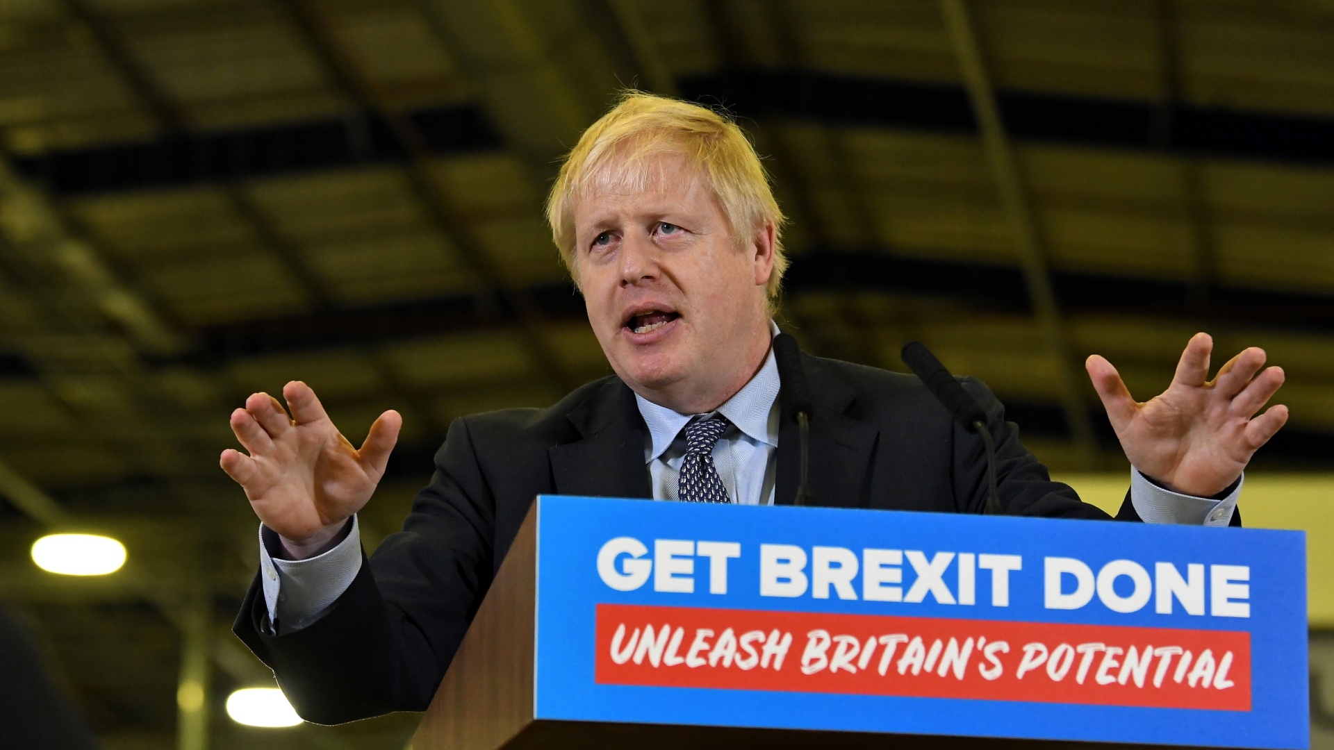 Der britische Premier Boris Johnson bei einer Rede vor Parteianhängern. | AFP