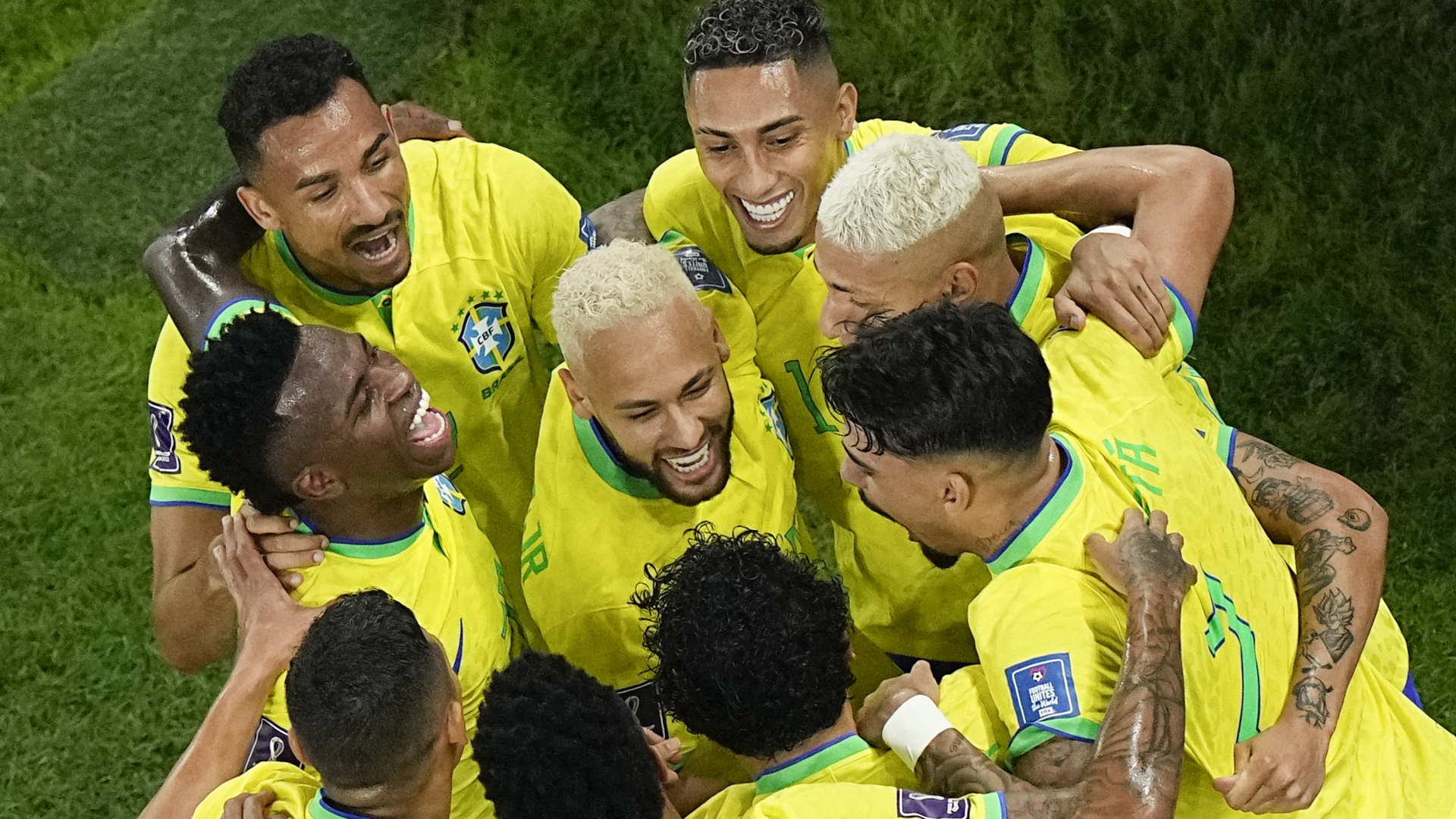 Spieler der brasilianischen Mannschaft feiern nach einem Tor während des Achtelfinalspiels zwischen Brasilien und Südkorea. | AP