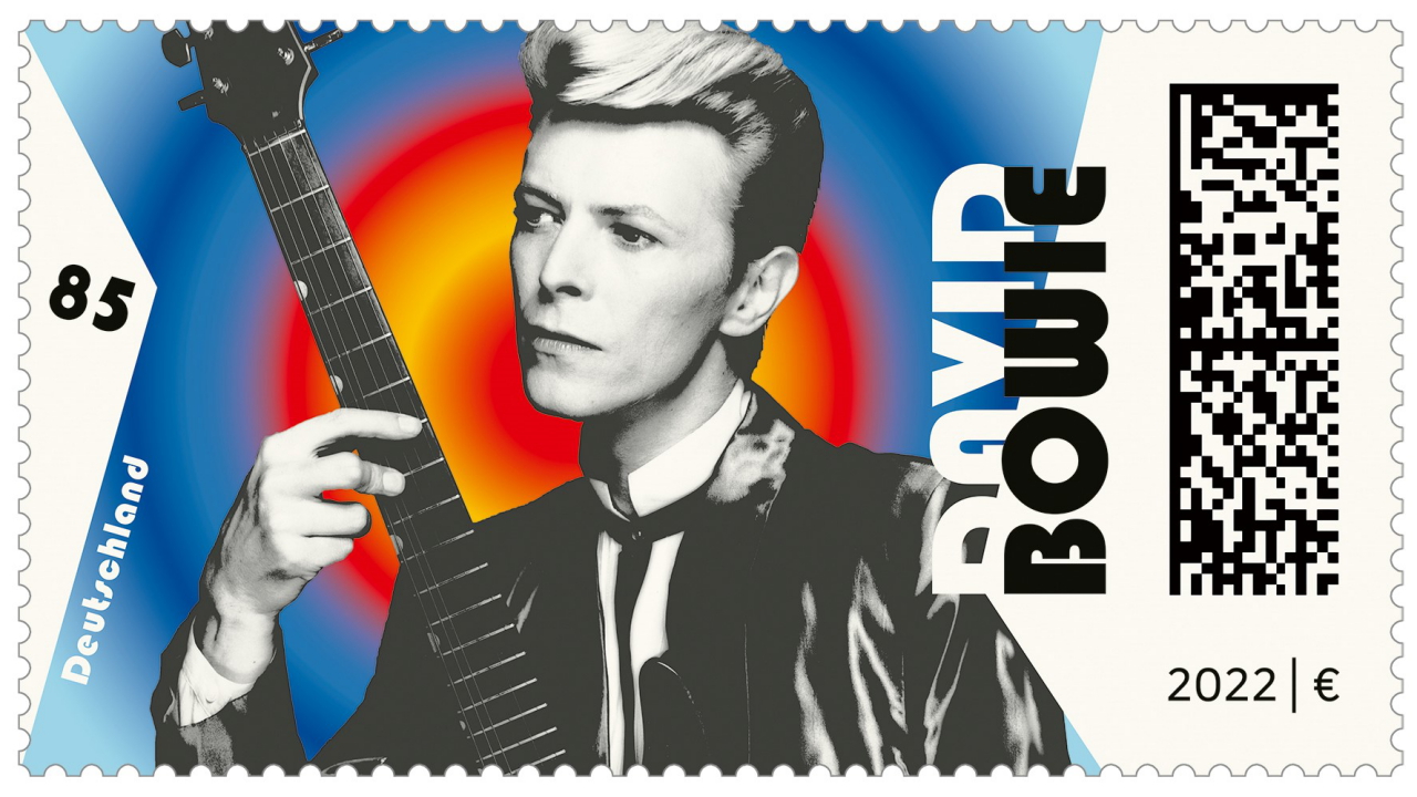 Sonderbriefmarke der Deutschen Post zum 75. Geburtstag von David Bowie | dpa
