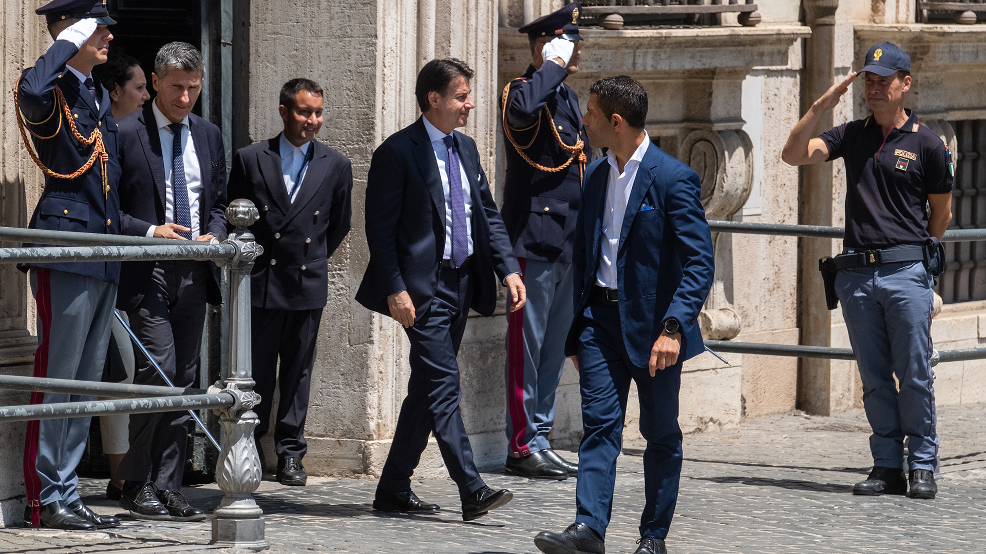 Giuseppe Conte verlässt den Palazzo Chigi in Rom | dpa