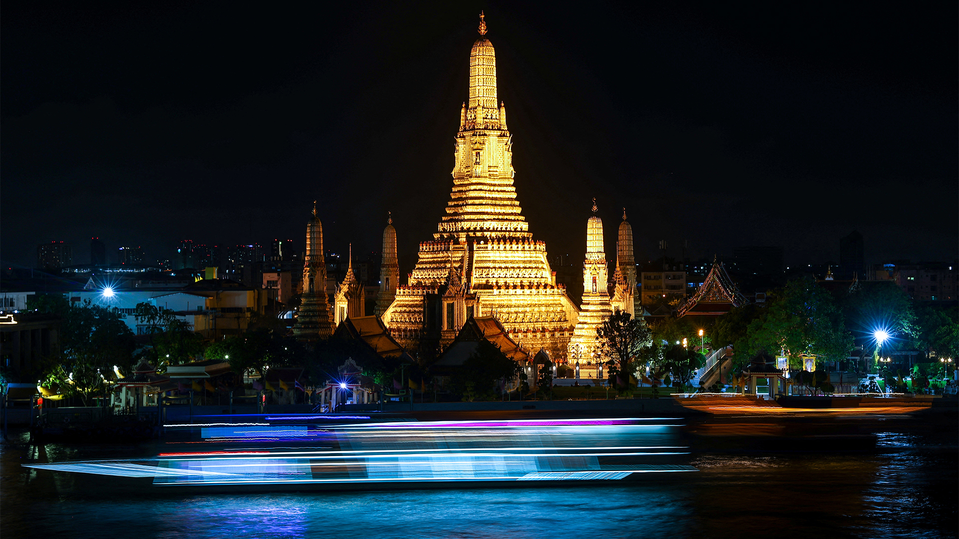 Ein Blick auf den Tempel der Morgenröte vor der Earth Hour in Bangkok. | REUTERS
